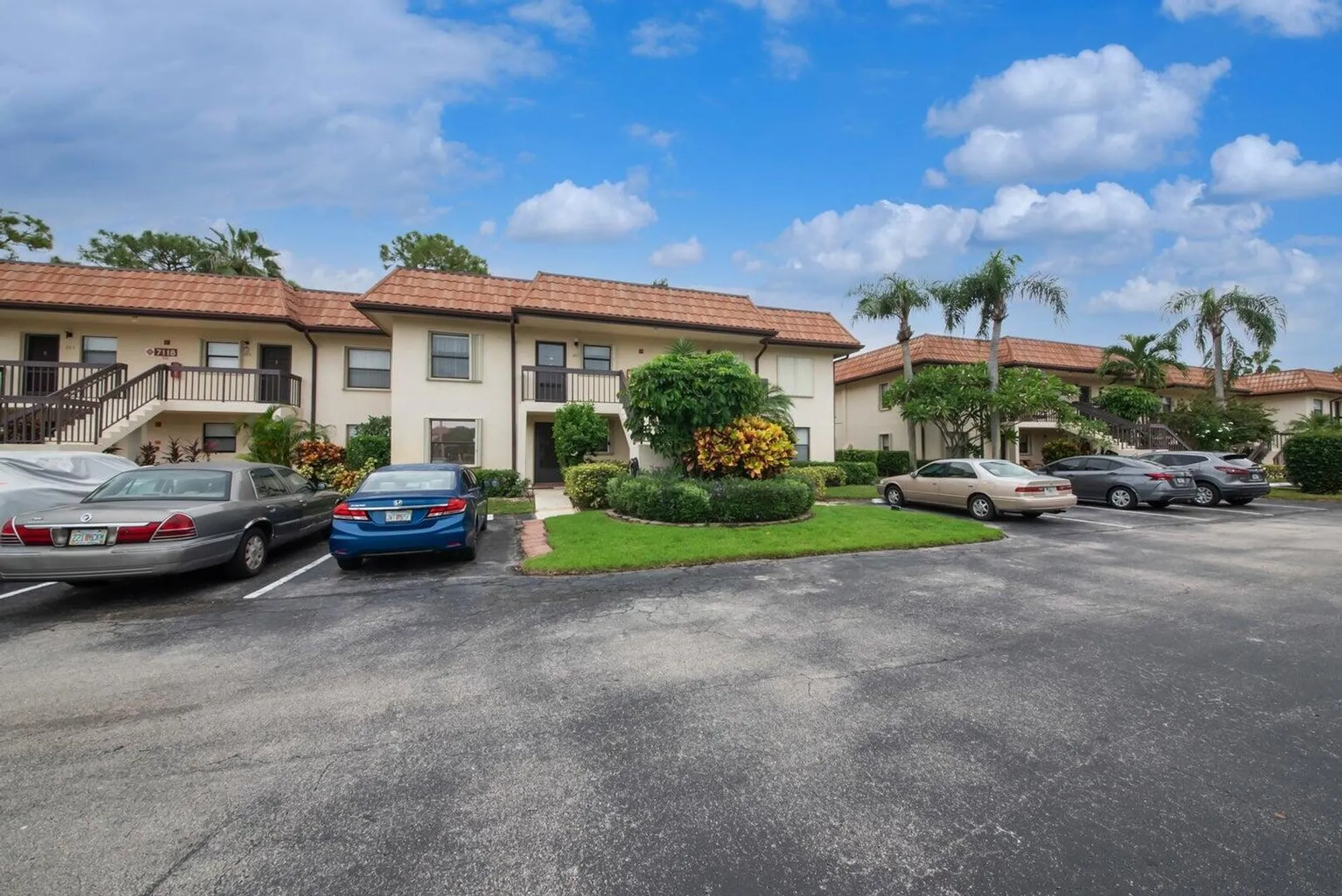 Property Slideshow image 1 of 18 | 7118 golf colony ct 105, Lake Worth, FL, 33467