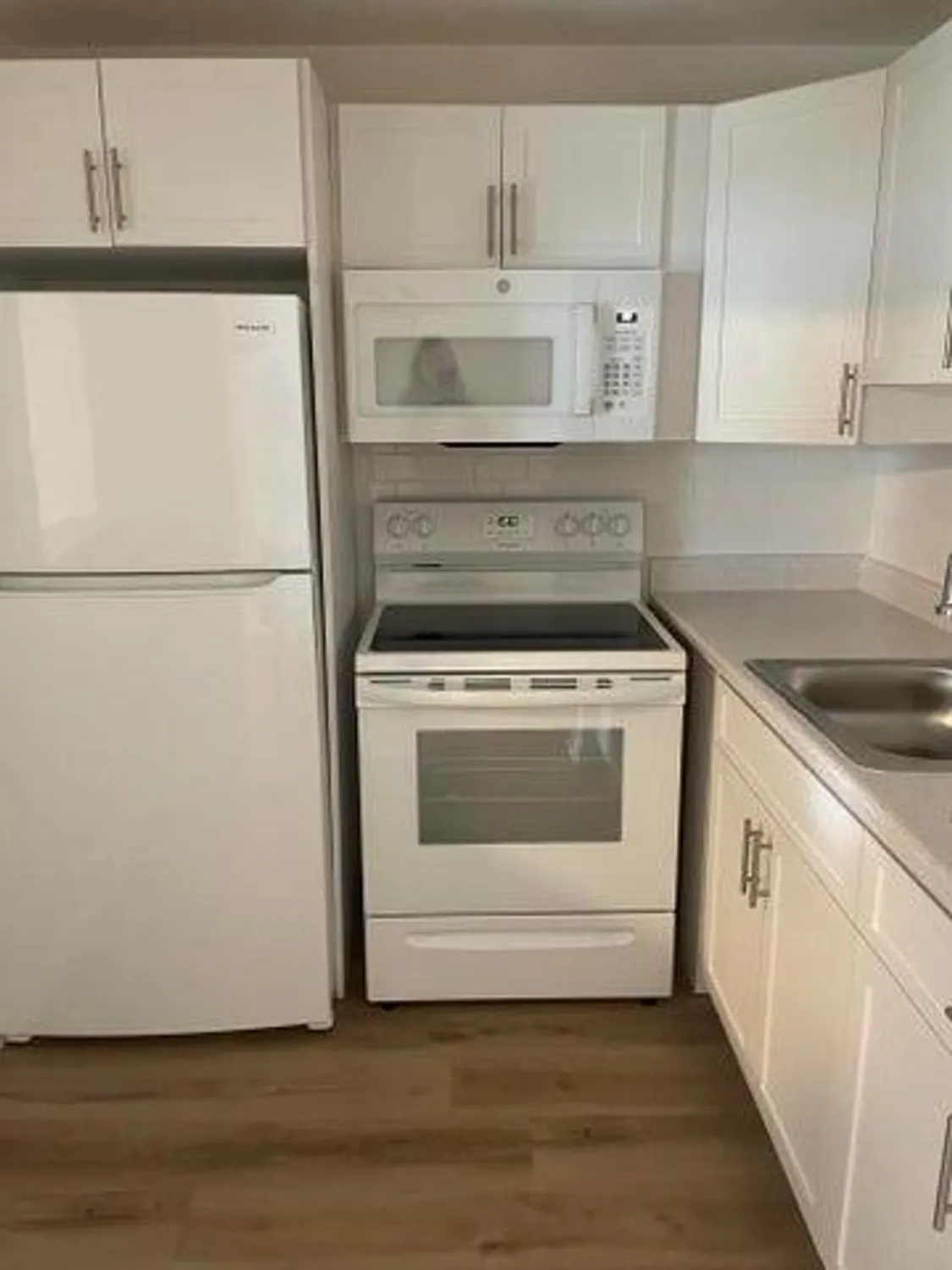 Property Slideshow image 3 of 17 | 407 sheffield q, West Palm Beach, FL, 33417