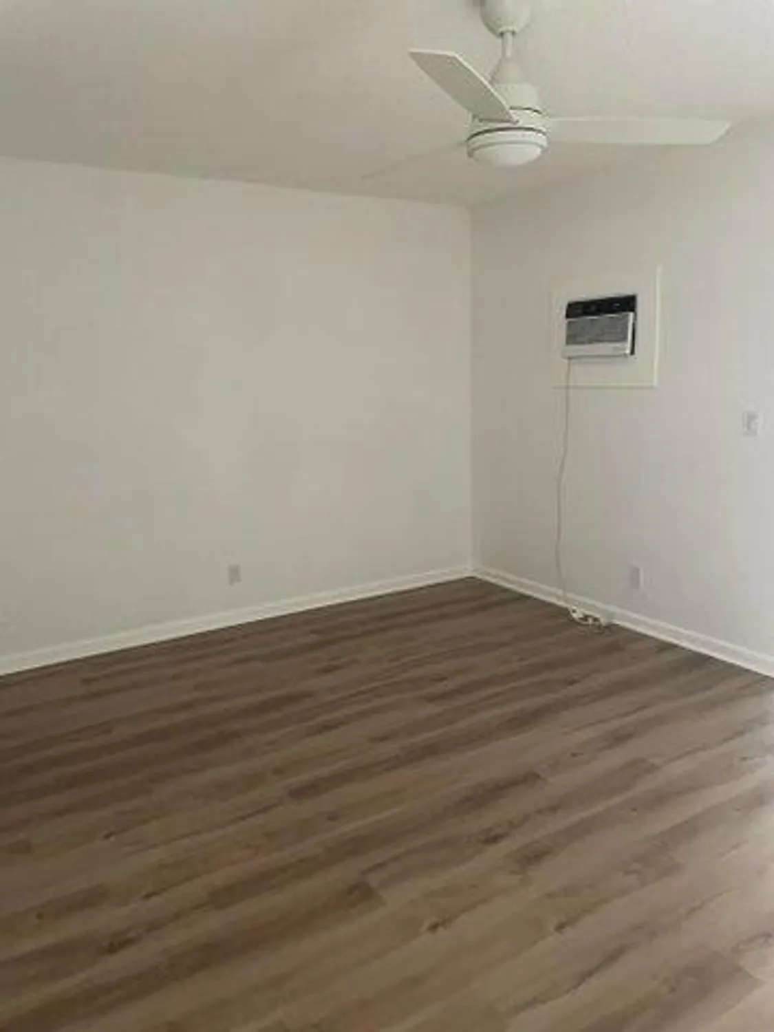 Property Slideshow image 10 of 17 | 407 sheffield q, West Palm Beach, FL, 33417