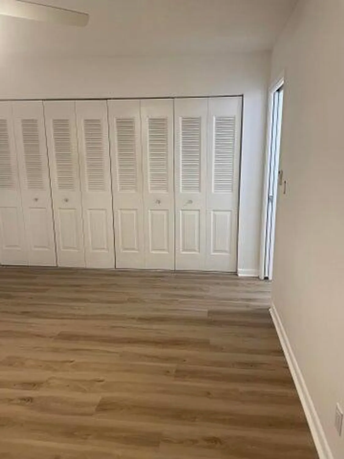 Property Slideshow image 13 of 17 | 407 sheffield q, West Palm Beach, FL, 33417