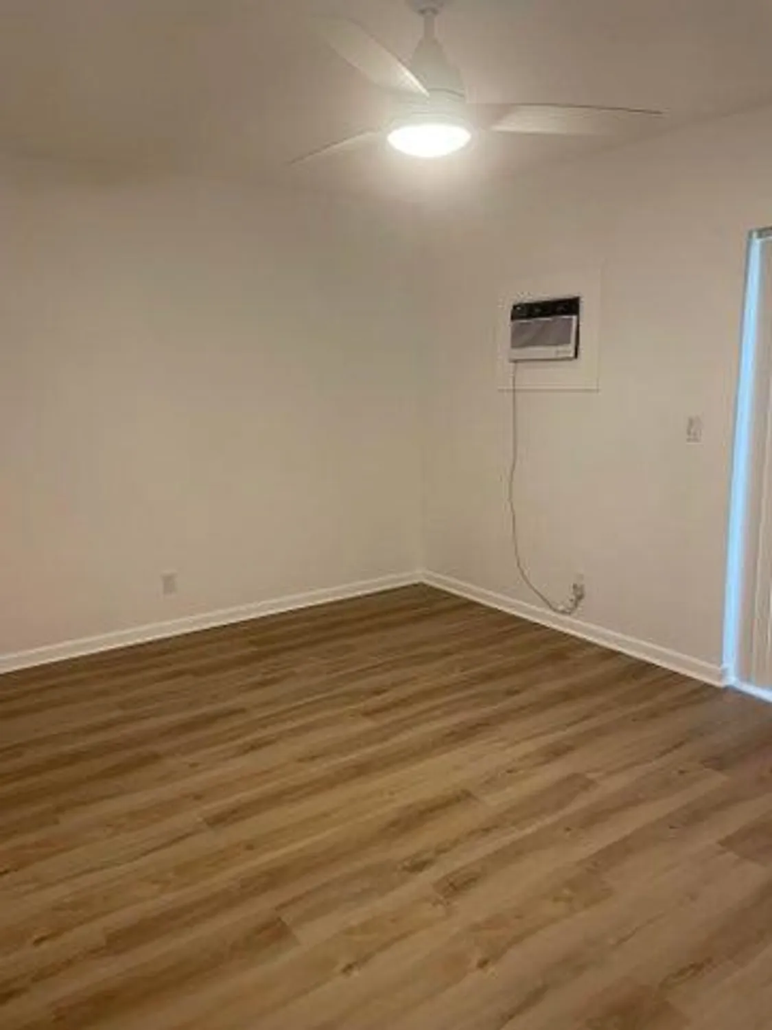 Property Slideshow image 14 of 17 | 407 sheffield q, West Palm Beach, FL, 33417