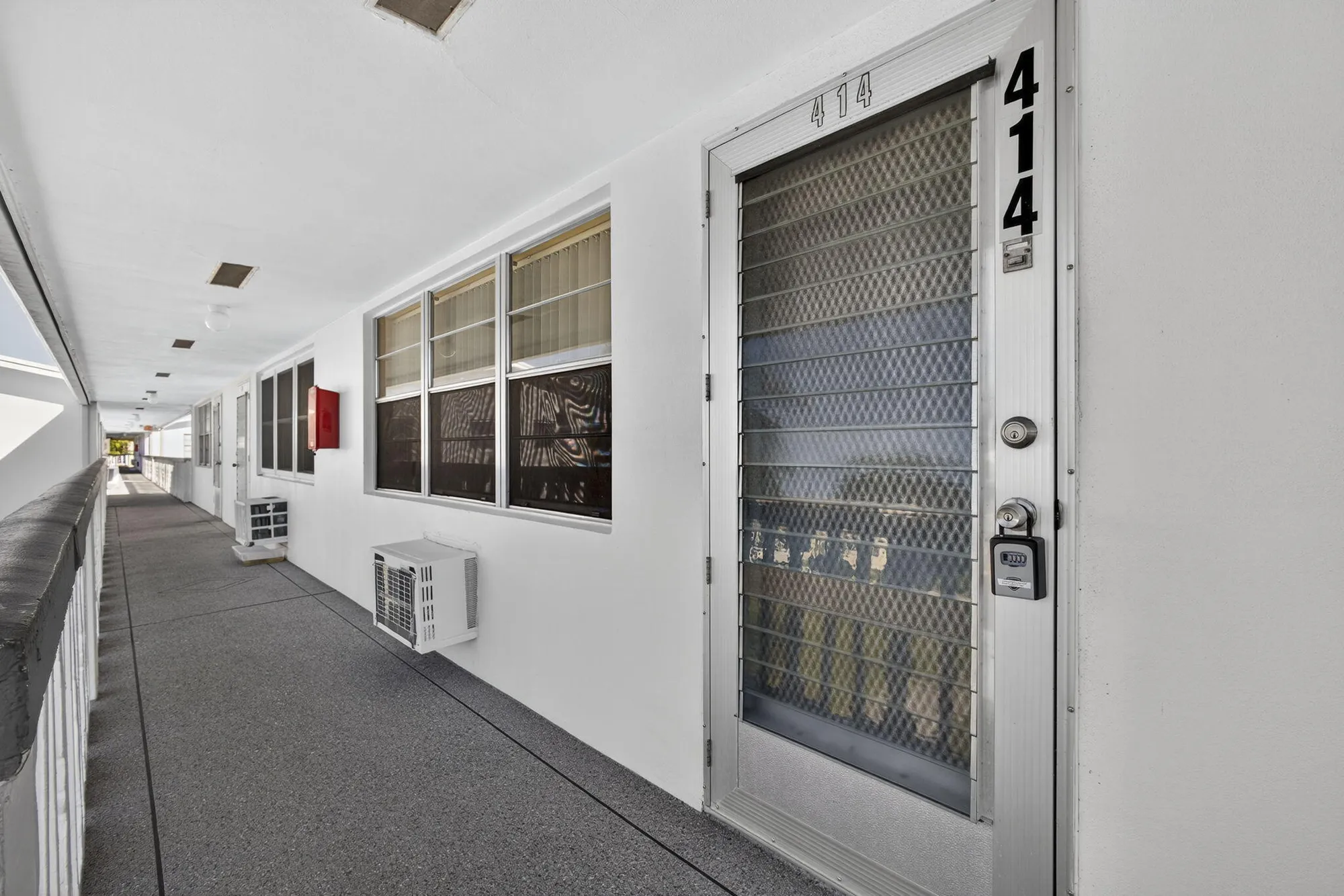 Property Slideshow image 2 of 32 | 414 windsor r, West Palm Beach, FL, 33417