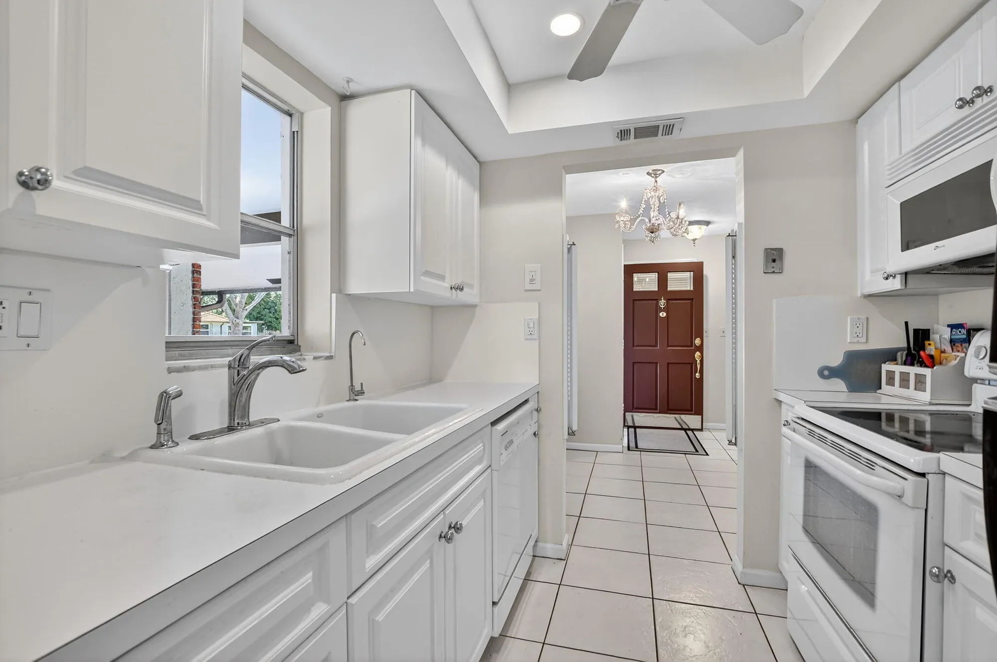 Property Slideshow image 4 of 30 | 303 nw 42nd st, Boca Raton, FL, 33431