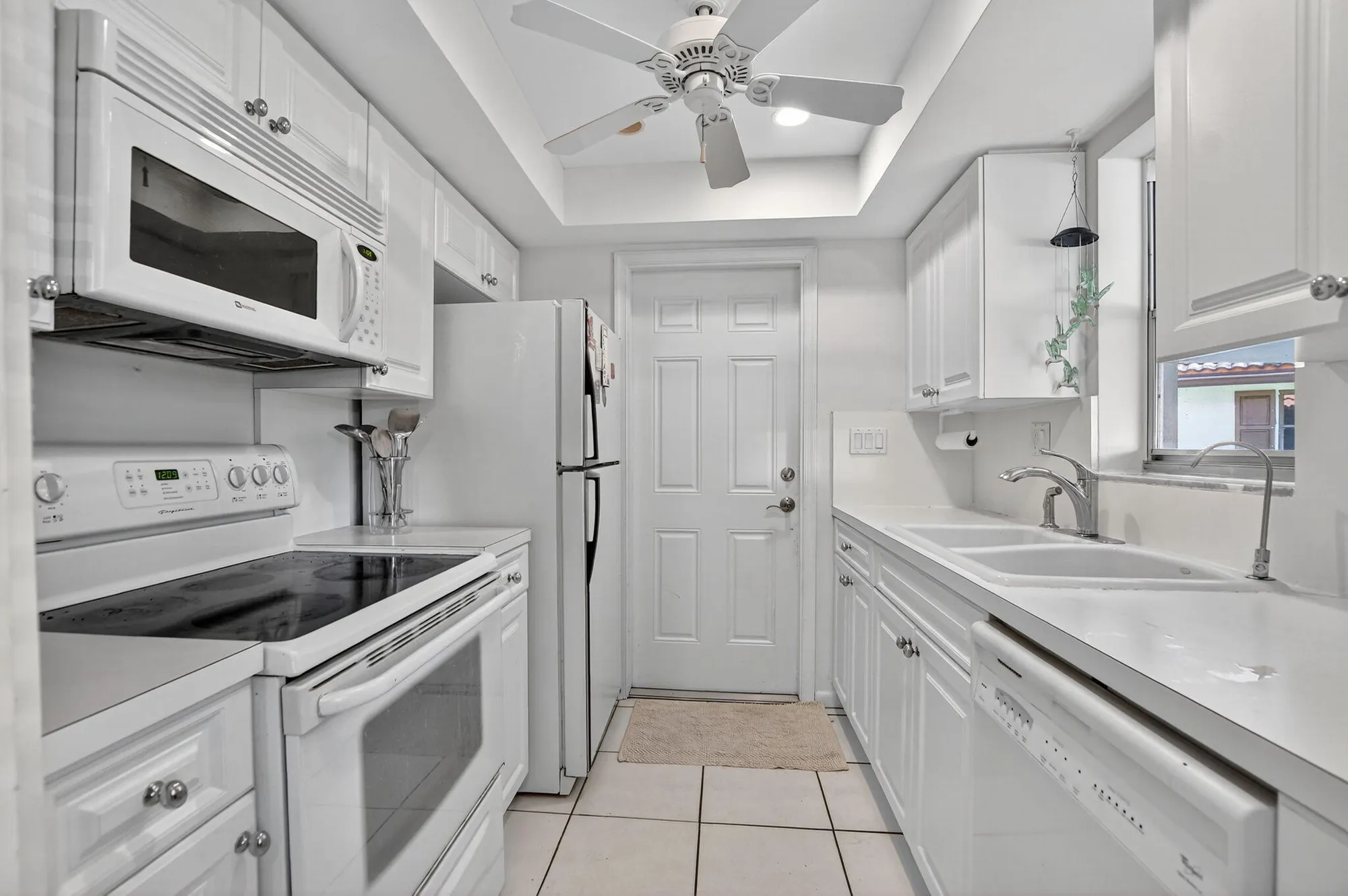 Property Slideshow image 6 of 30 | 303 nw 42nd st, Boca Raton, FL, 33431