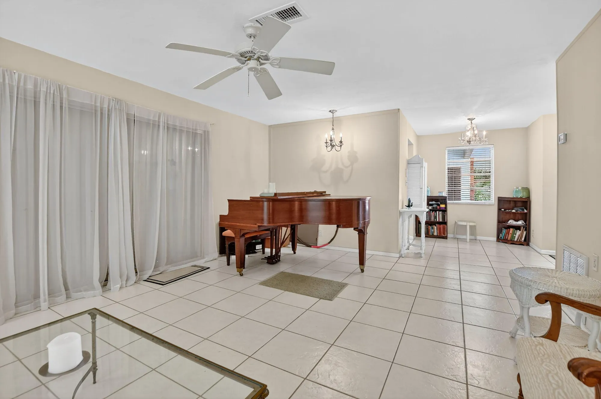 Property Slideshow image 8 of 30 | 303 nw 42nd st, Boca Raton, FL, 33431