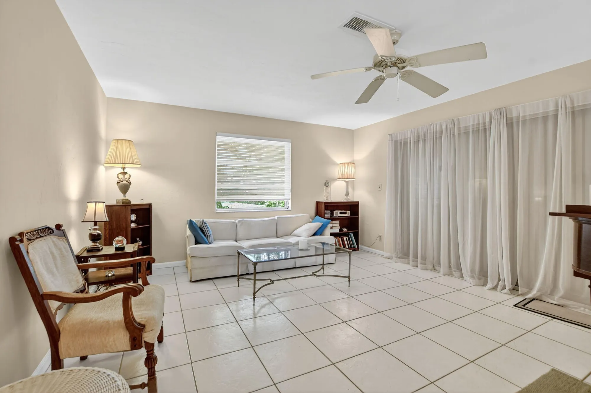 Property Slideshow image 9 of 30 | 303 nw 42nd st, Boca Raton, FL, 33431