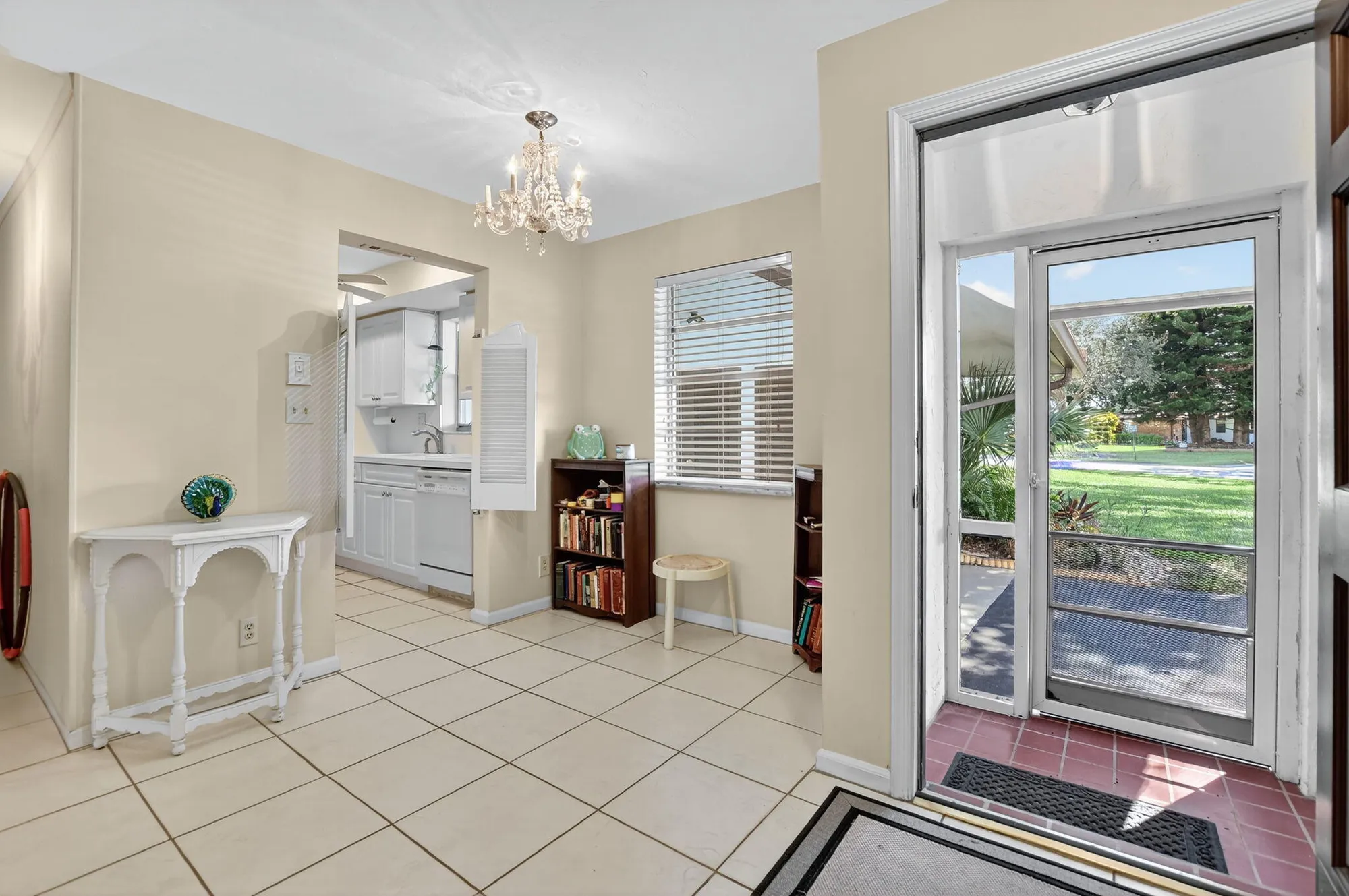 Property Slideshow image 11 of 30 | 303 nw 42nd st, Boca Raton, FL, 33431