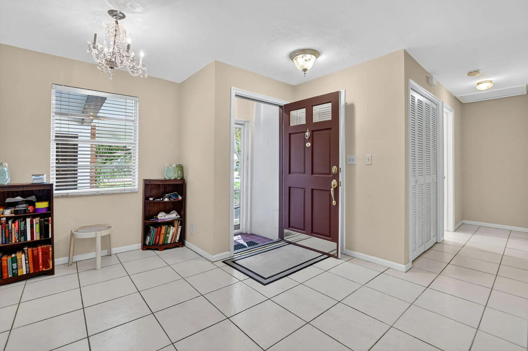 Property Slideshow image 12 of 30 | 303 nw 42nd st, Boca Raton, FL, 33431