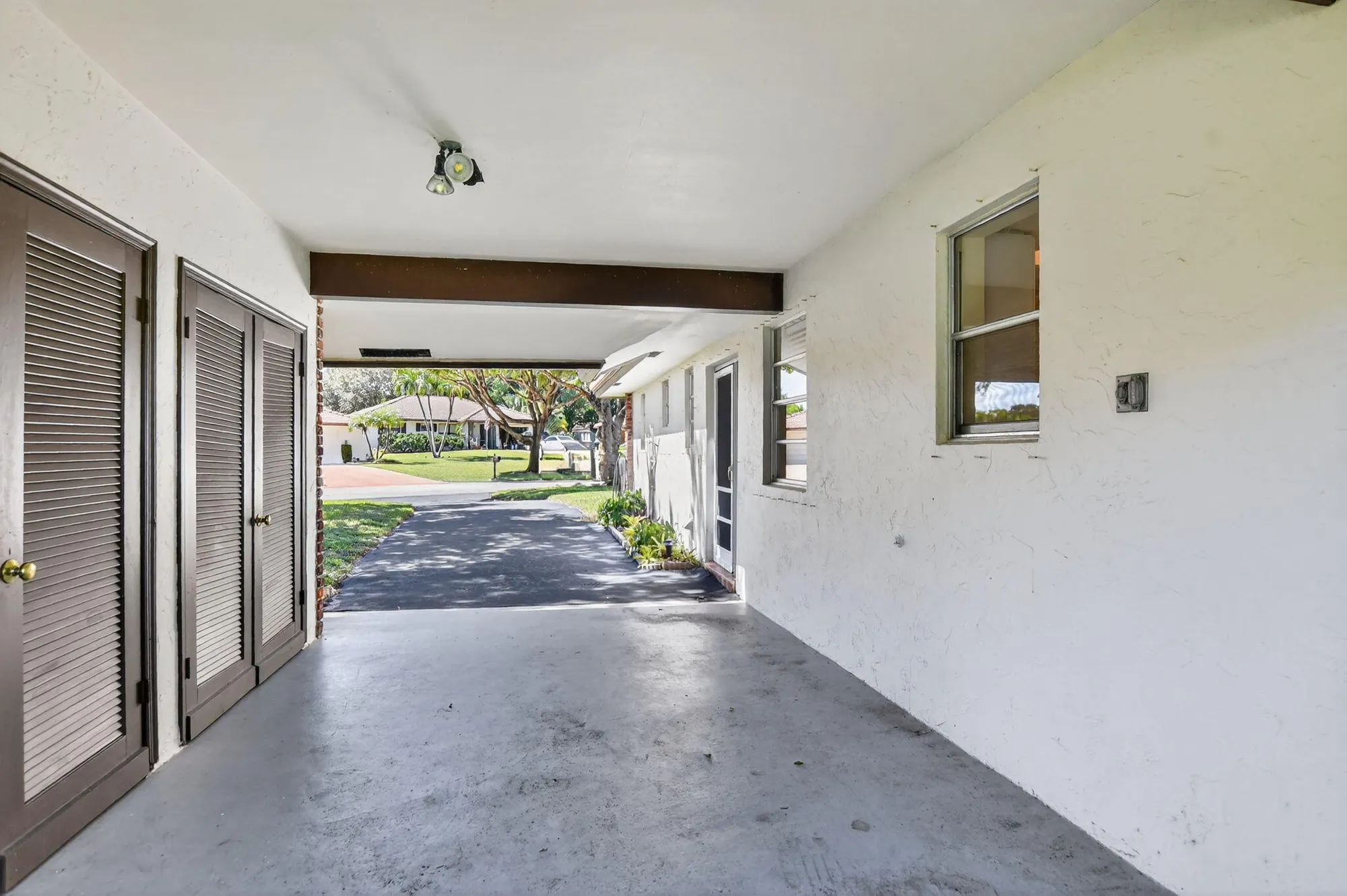 Property Slideshow image 14 of 30 | 303 nw 42nd st, Boca Raton, FL, 33431