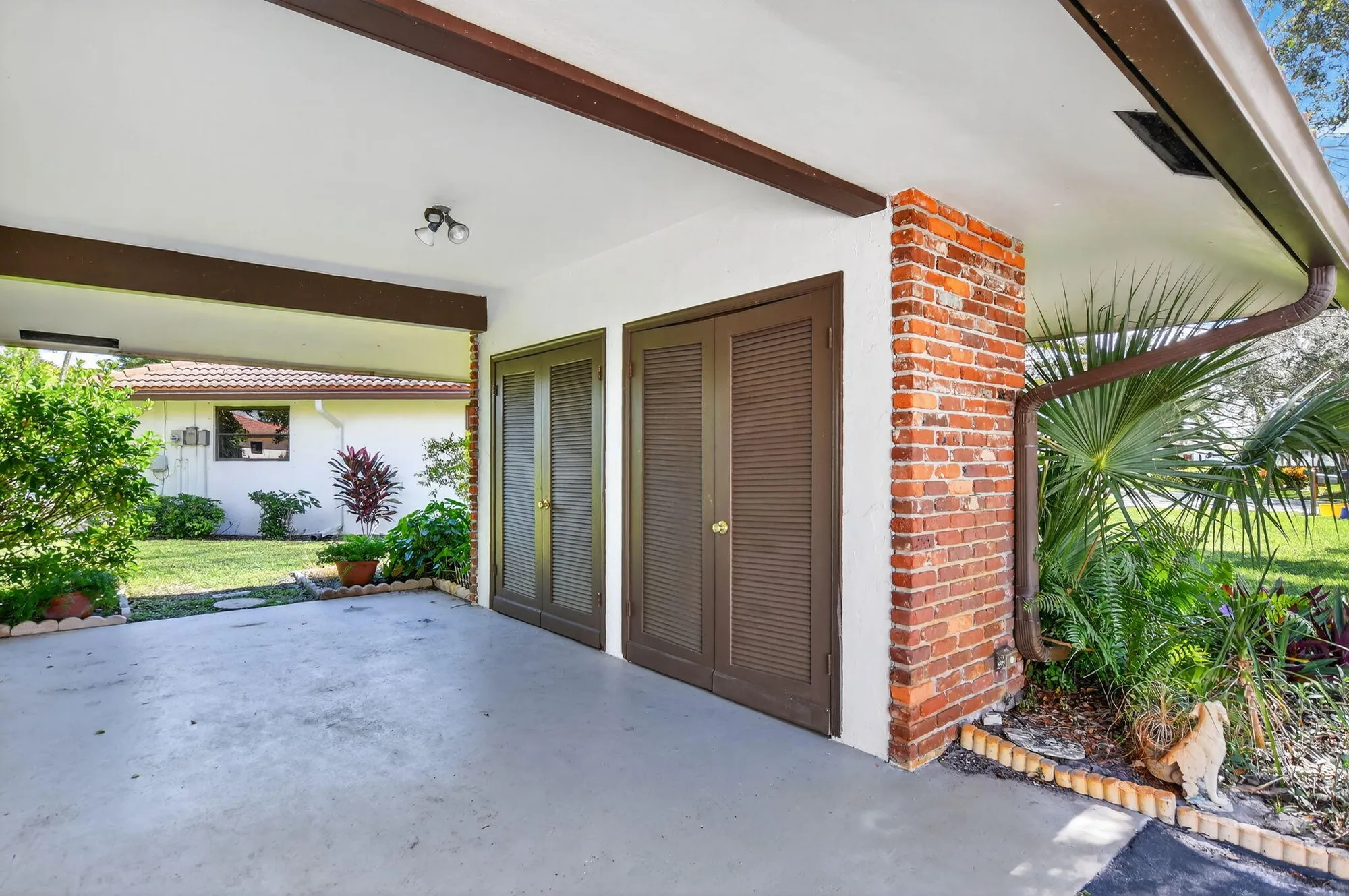 Property Slideshow image 15 of 30 | 303 nw 42nd st, Boca Raton, FL, 33431