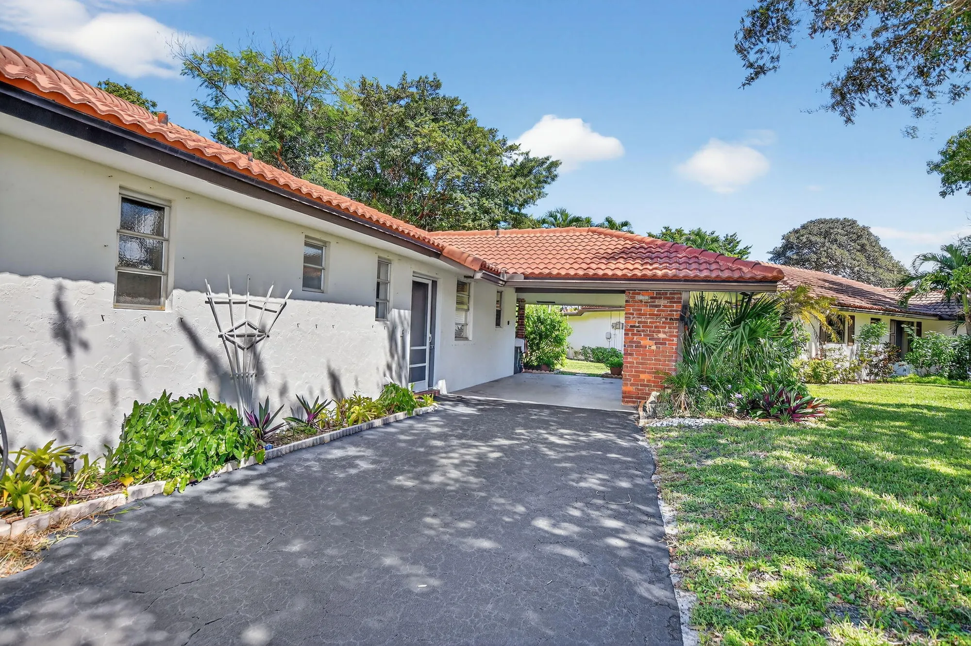 Property Slideshow image 16 of 30 | 303 nw 42nd st, Boca Raton, FL, 33431