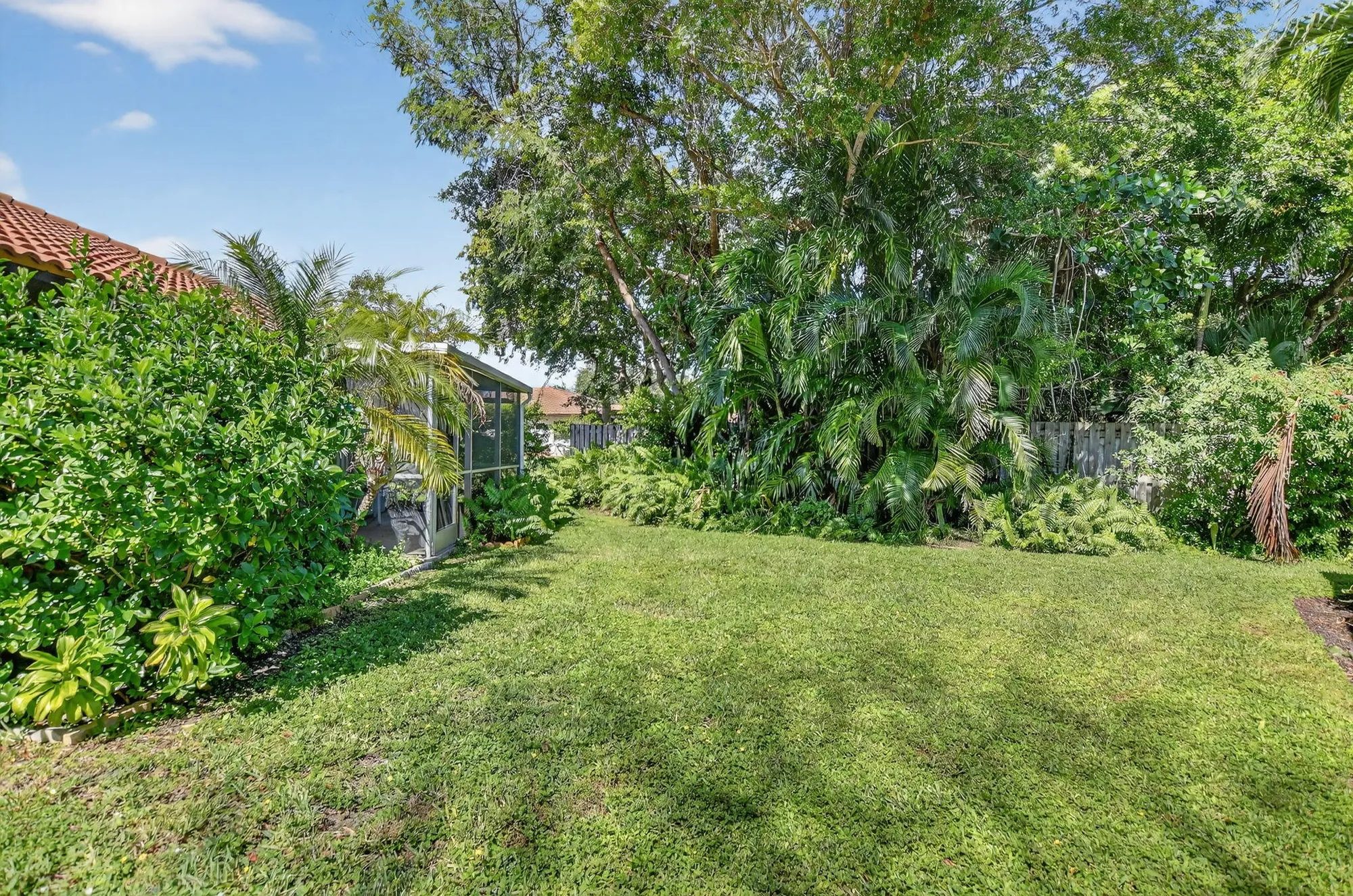 Property Slideshow image 19 of 30 | 303 nw 42nd st, Boca Raton, FL, 33431