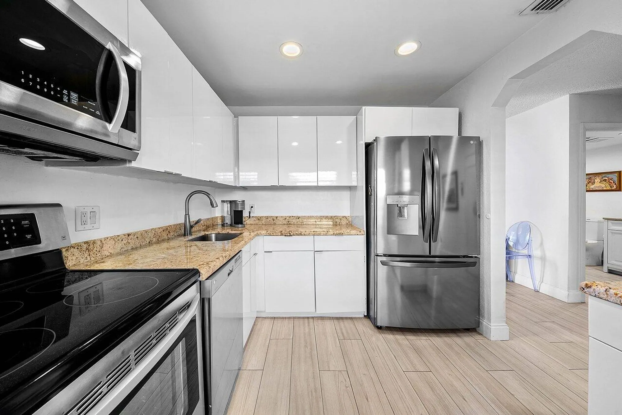 Property Slideshow image 8 of 40 | 7920 eastlake dr apt 19b, Boca Raton, FL, 33433