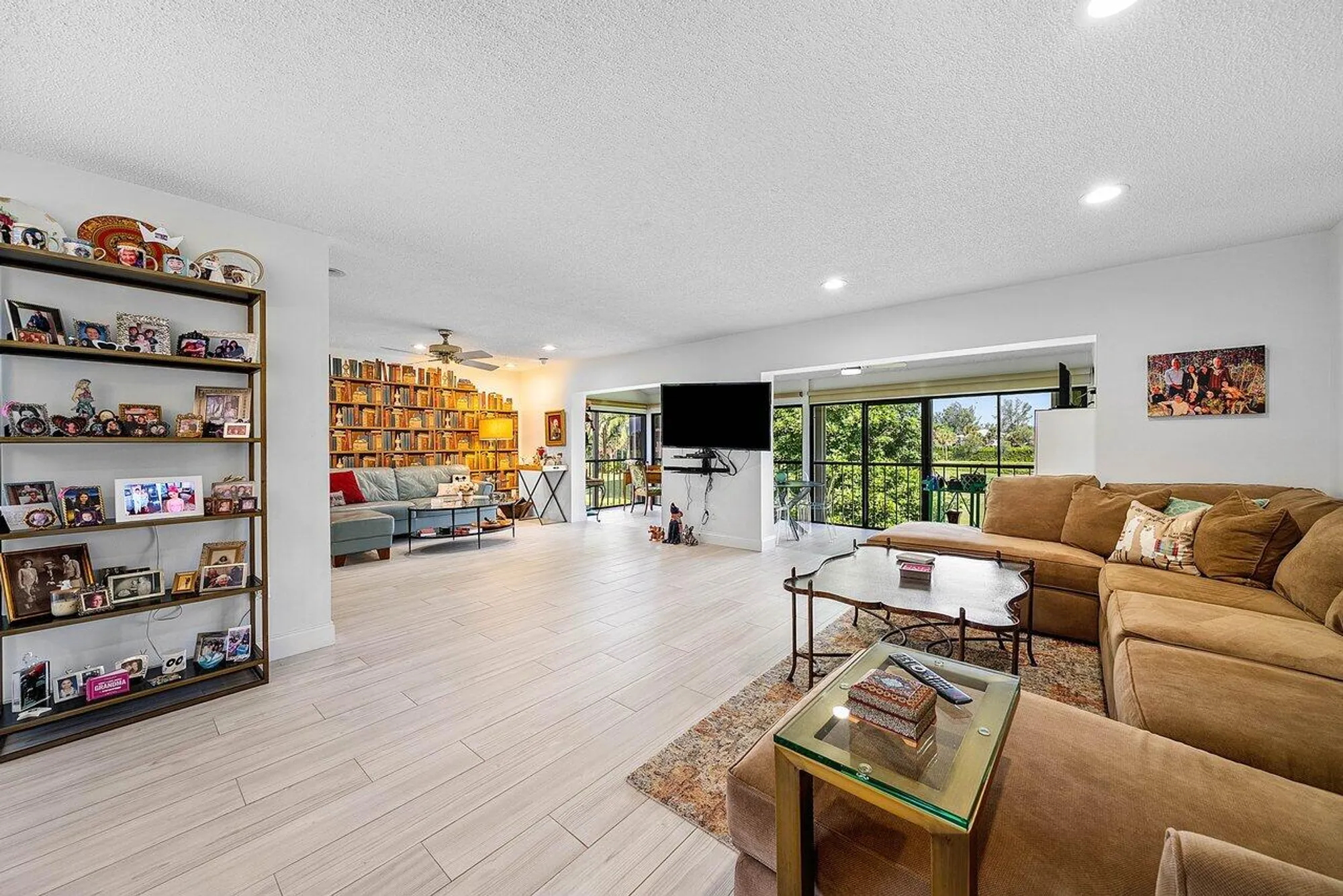 Property Slideshow image 11 of 40 | 7920 eastlake dr apt 19b, Boca Raton, FL, 33433