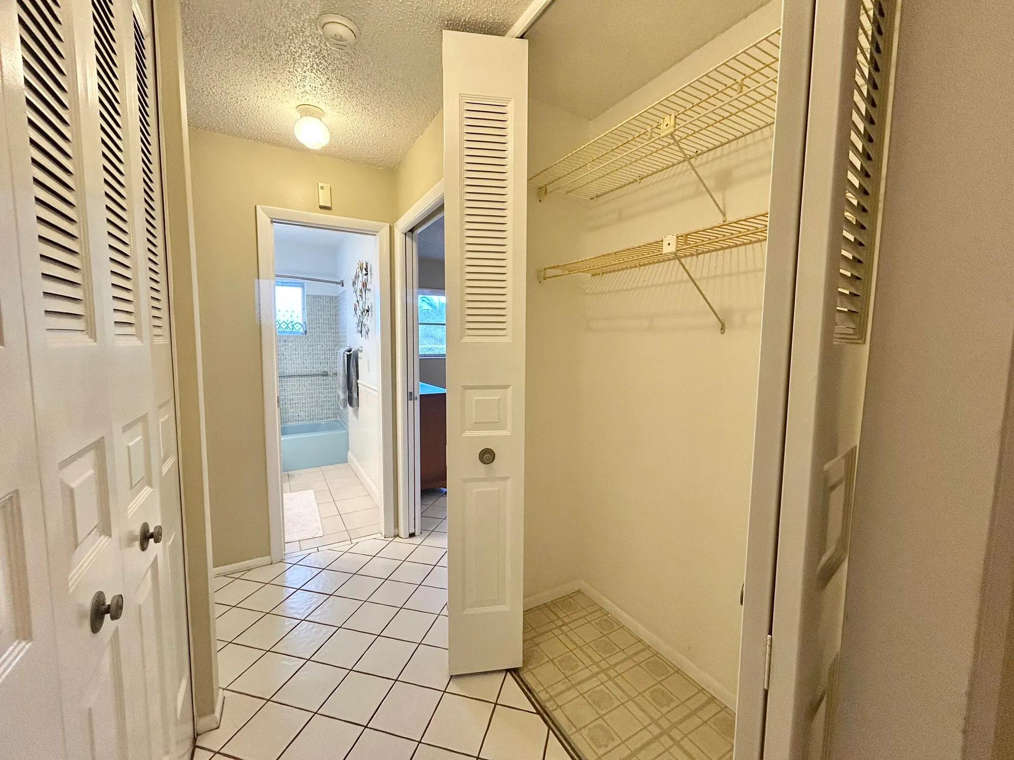 Property Slideshow image 10 of 37 | 2787 dudley dr g, West Palm Beach, FL, 33415