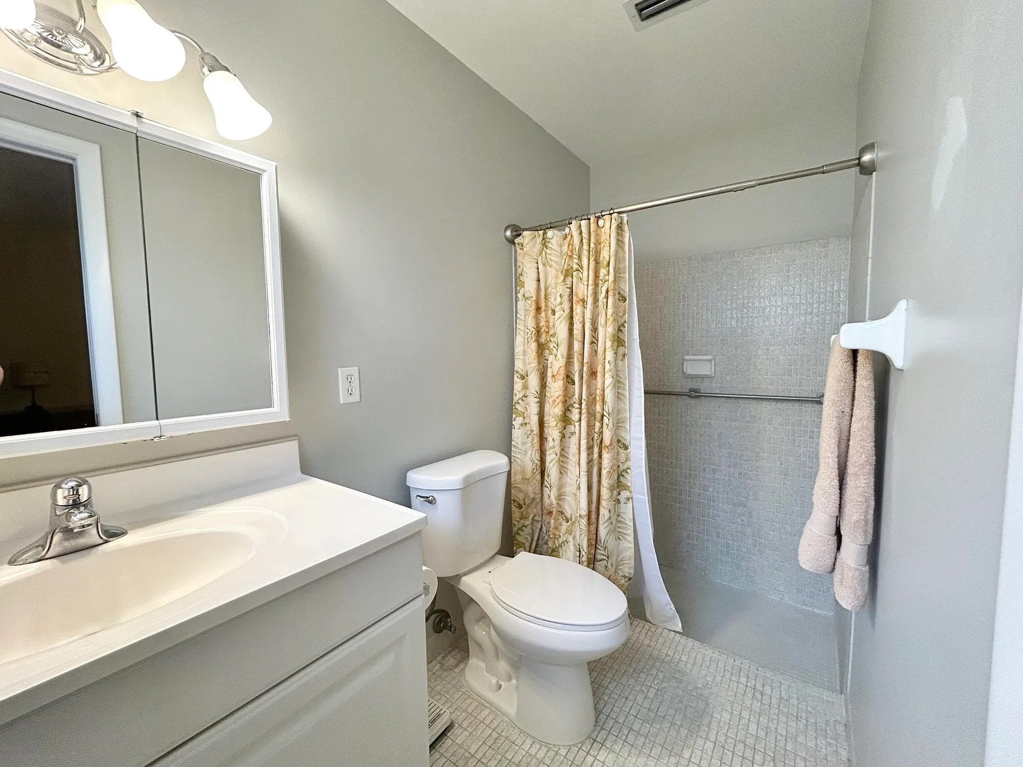 Property Slideshow image 15 of 37 | 2787 dudley dr g, West Palm Beach, FL, 33415