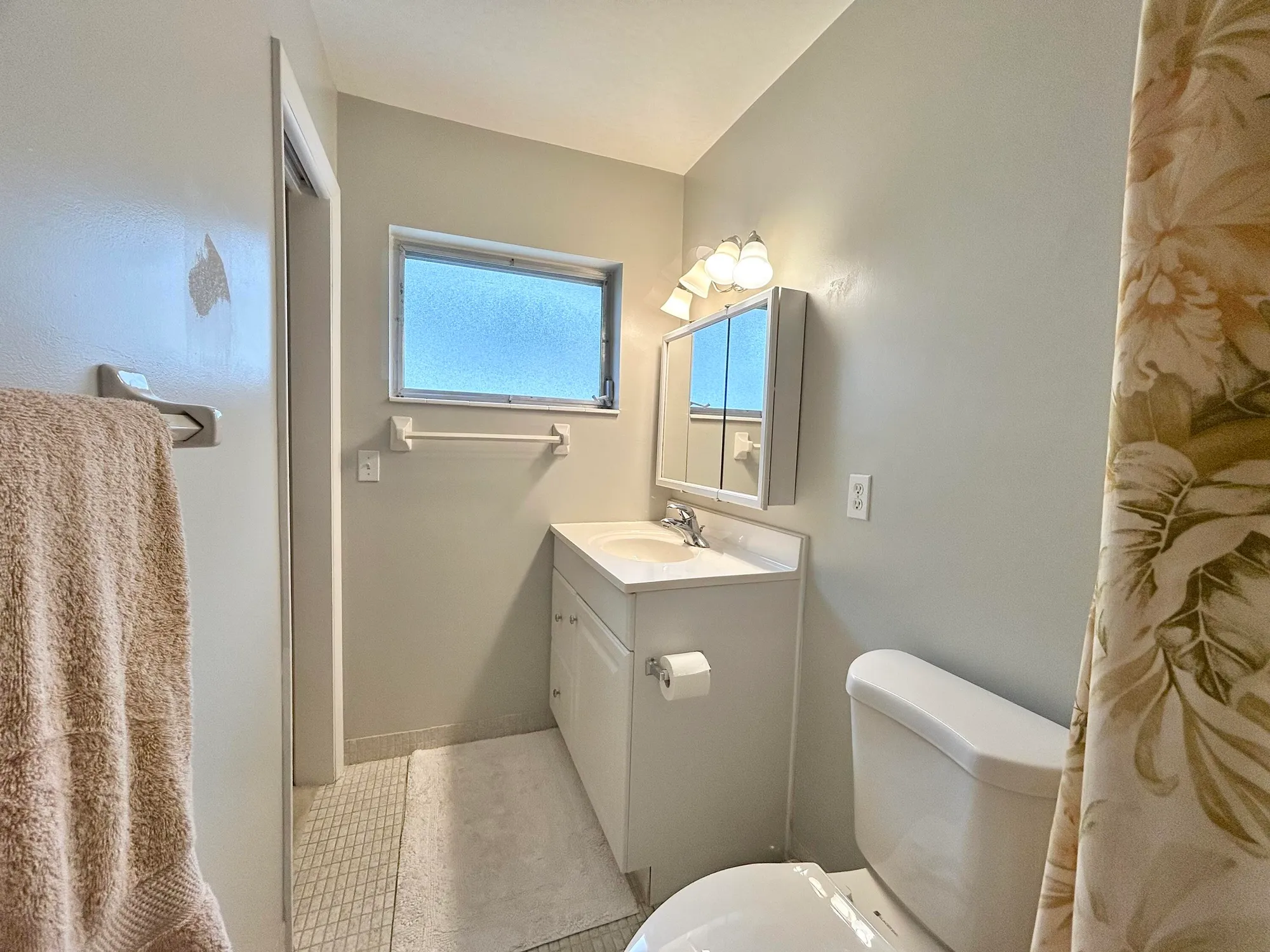 Property Slideshow image 16 of 37 | 2787 dudley dr g, West Palm Beach, FL, 33415