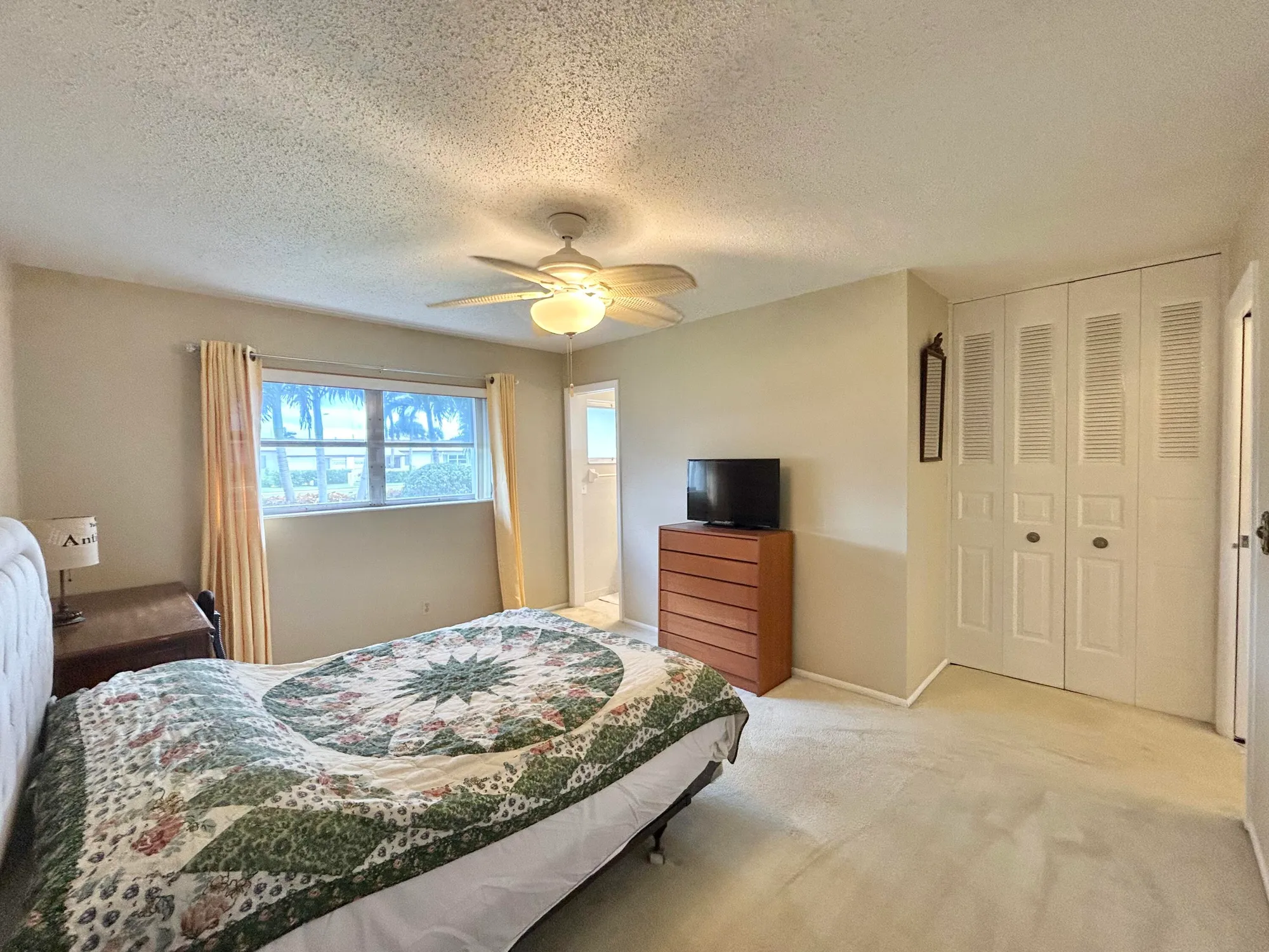 Property Slideshow image 14 of 37 | 2787 dudley dr g, West Palm Beach, FL, 33415