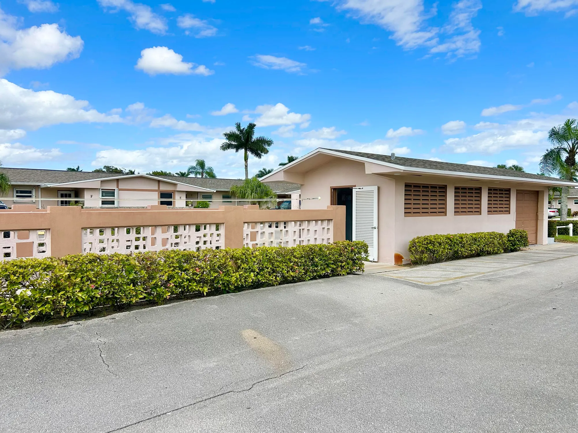 Property Slideshow image 24 of 37 | 2787 dudley dr g, West Palm Beach, FL, 33415