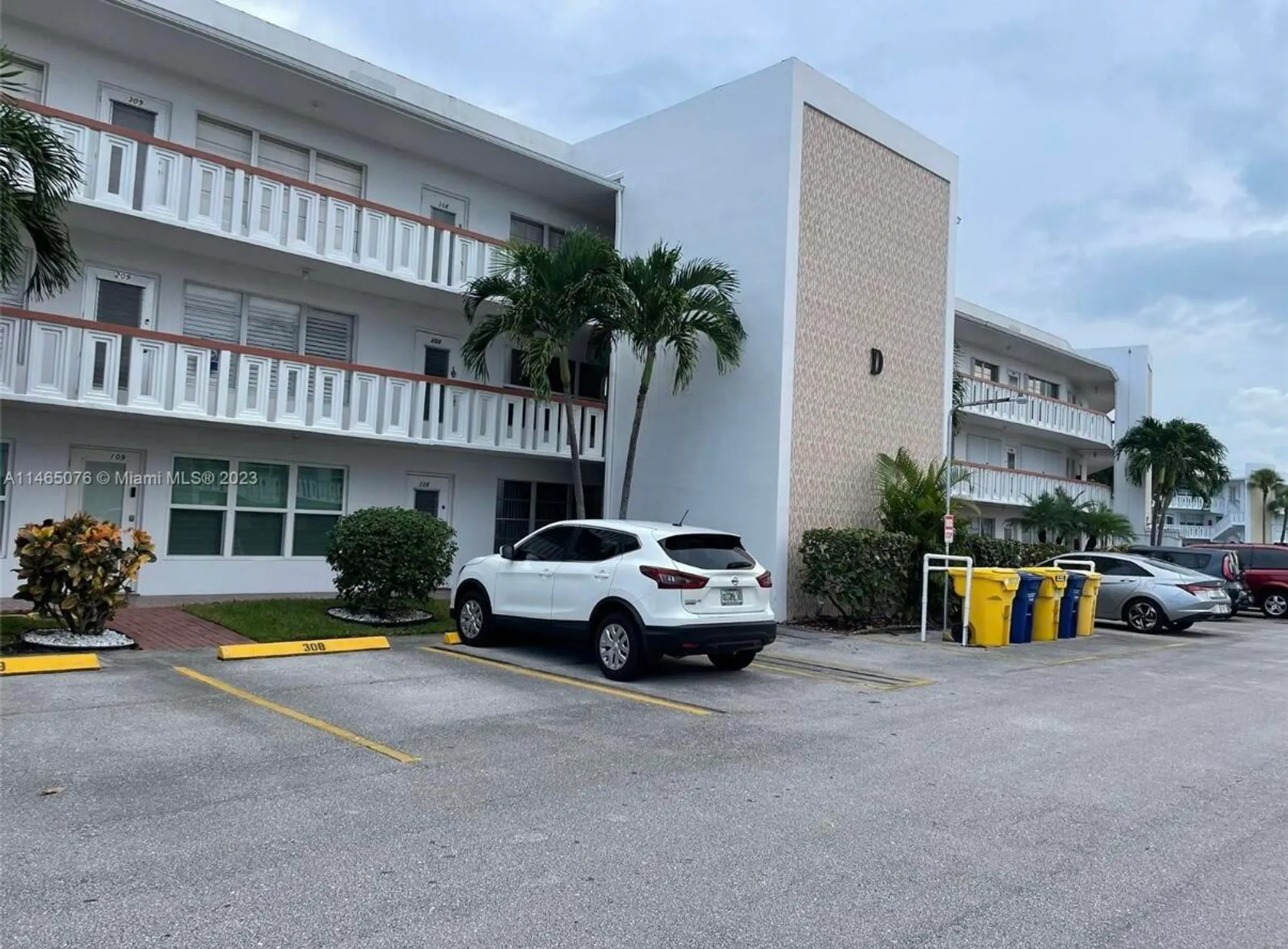 Property Slideshow image 12 of 13 | 308 wellington d, West Palm Beach, FL, 33417