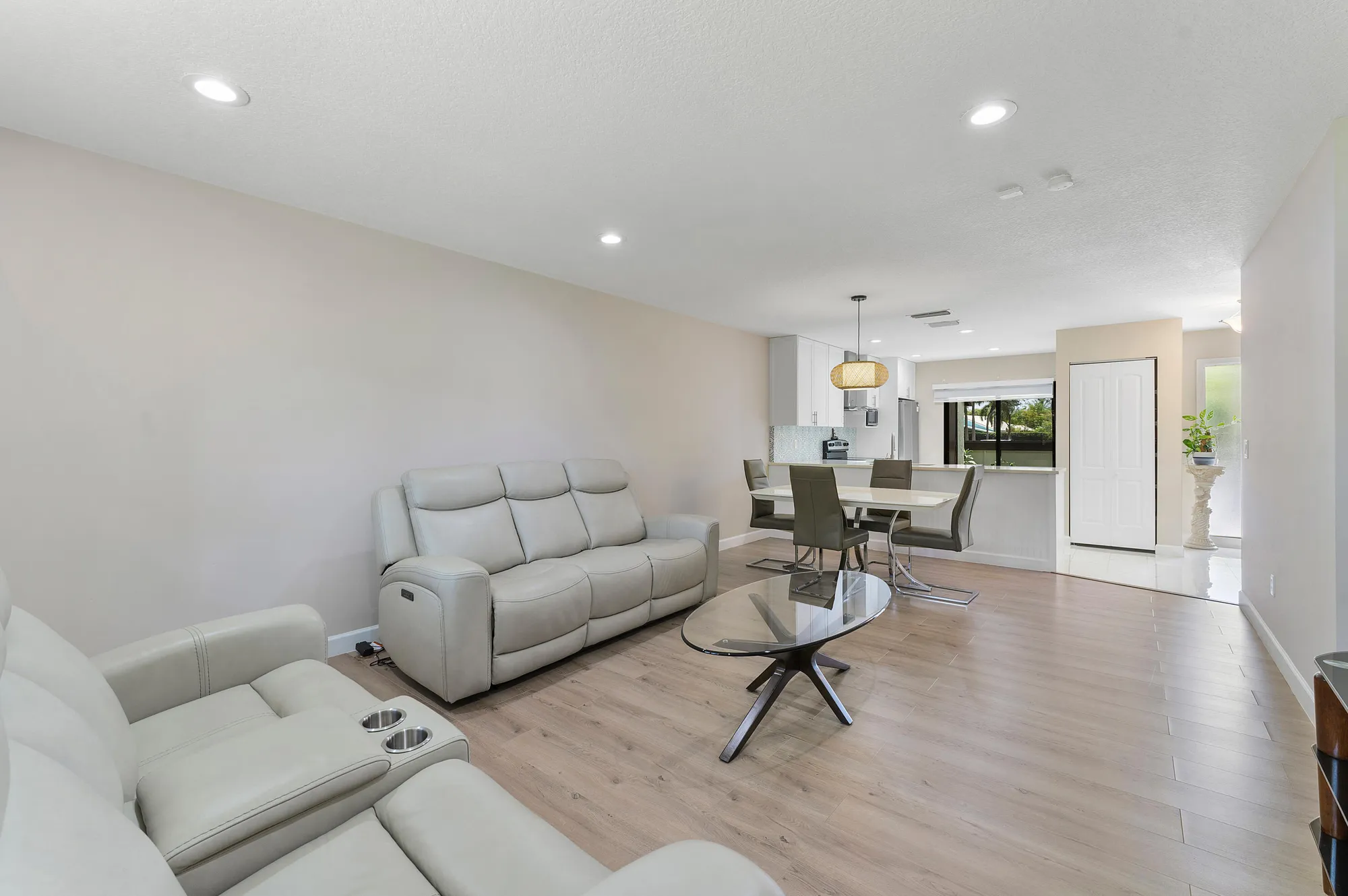 Property Slideshow image 11 of 37 | 319 elmira ct, Royal Palm Beach, FL, 33411