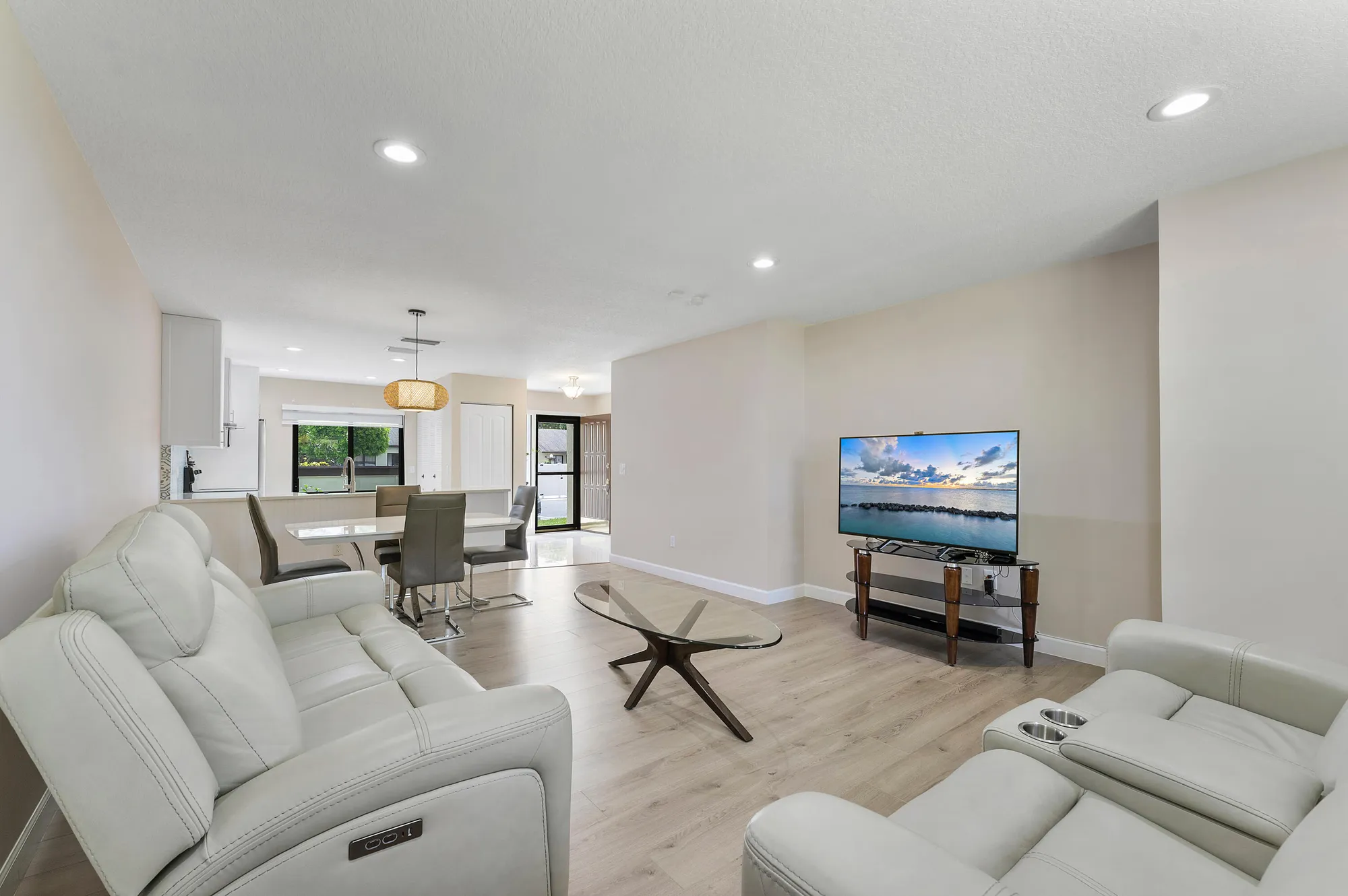 Property Slideshow image 12 of 37 | 319 elmira ct, Royal Palm Beach, FL, 33411