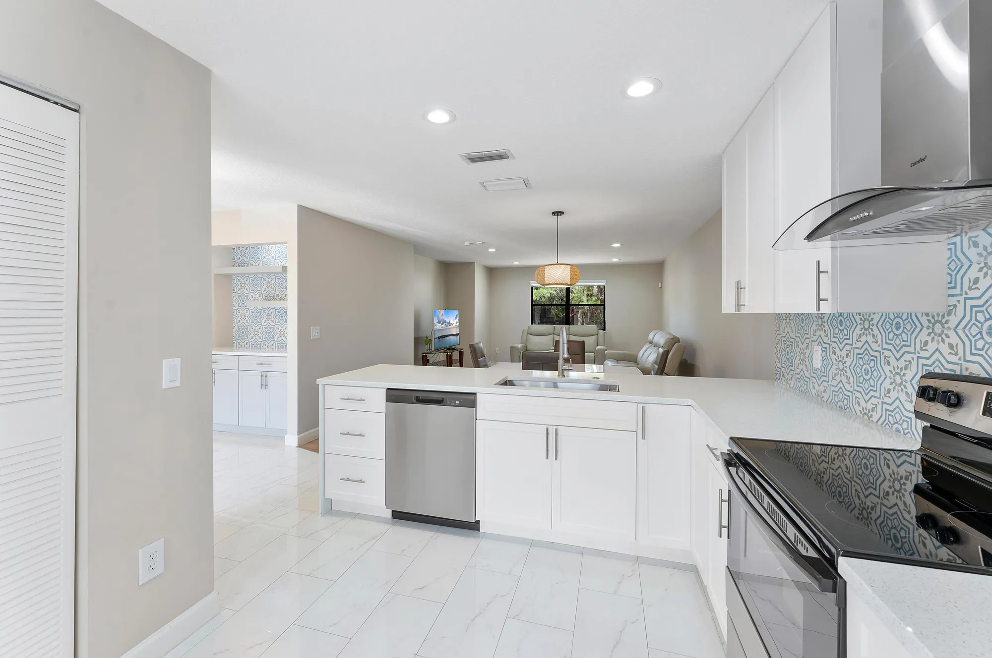 Property Slideshow image 4 of 37 | 319 elmira ct, Royal Palm Beach, FL, 33411