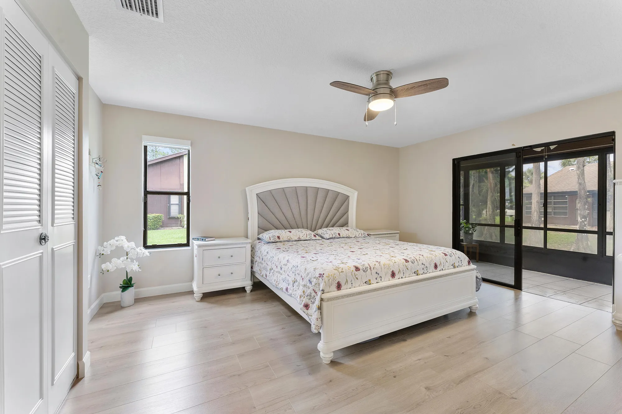 Property Slideshow image 13 of 37 | 319 elmira ct, Royal Palm Beach, FL, 33411