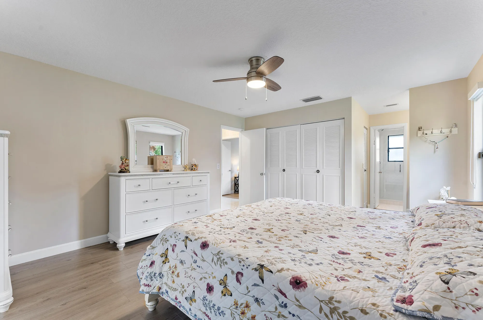 Property Slideshow image 16 of 37 | 319 elmira ct, Royal Palm Beach, FL, 33411