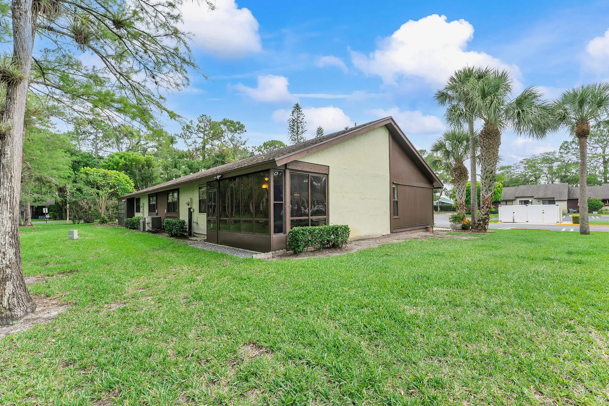 Property Slideshow image 27 of 37 | 319 elmira ct, Royal Palm Beach, FL, 33411