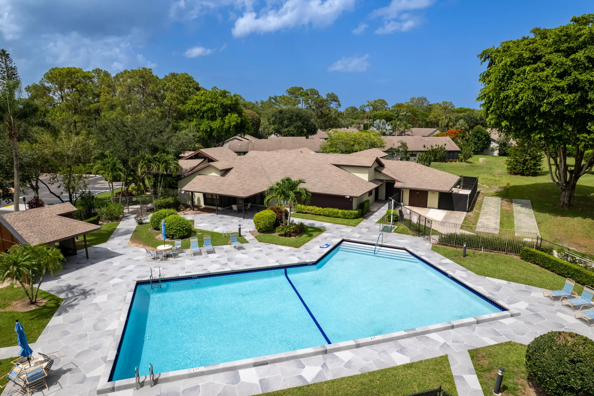 Property Slideshow image 35 of 37 | 319 elmira ct, Royal Palm Beach, FL, 33411