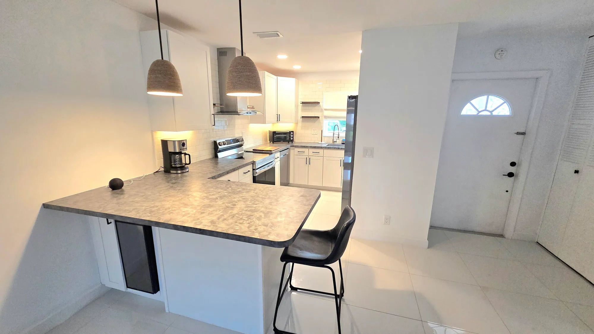 Property Slideshow image 3 of 26 | 2568 dudley dr g, West Palm Beach, FL, 33415