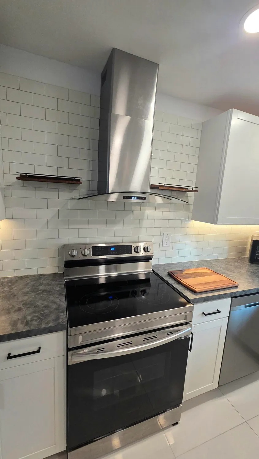 Property Slideshow image 8 of 26 | 2568 dudley dr g, West Palm Beach, FL, 33415