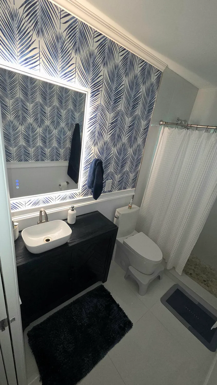 Property Slideshow image 16 of 26 | 2568 dudley dr g, West Palm Beach, FL, 33415