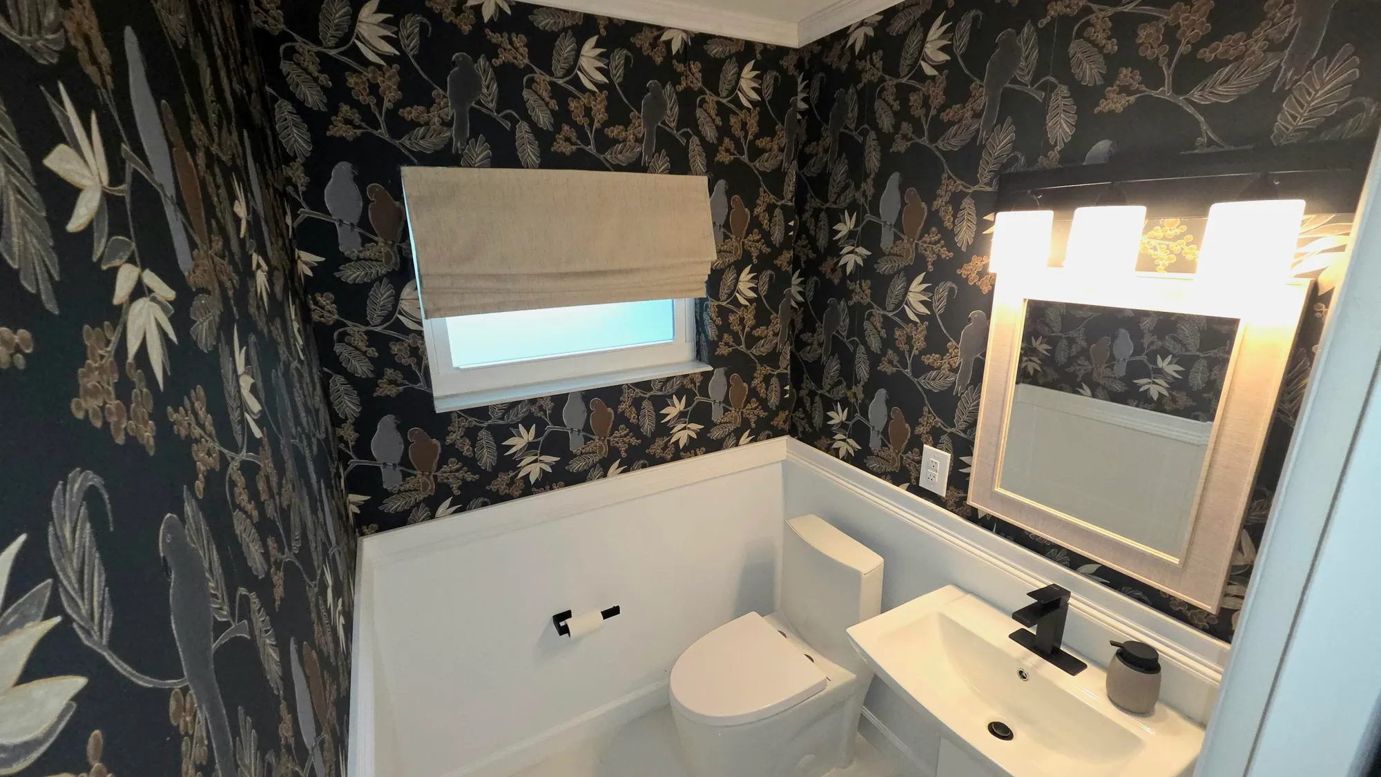 Property Slideshow image 10 of 26 | 2568 dudley dr g, West Palm Beach, FL, 33415