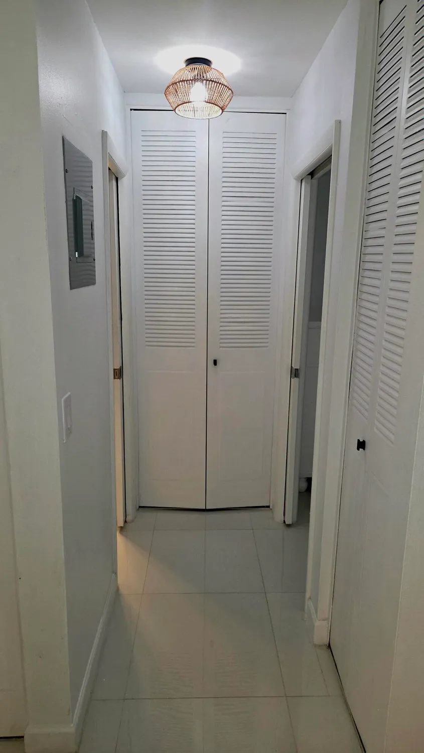 Property Slideshow image 20 of 26 | 2568 dudley dr g, West Palm Beach, FL, 33415