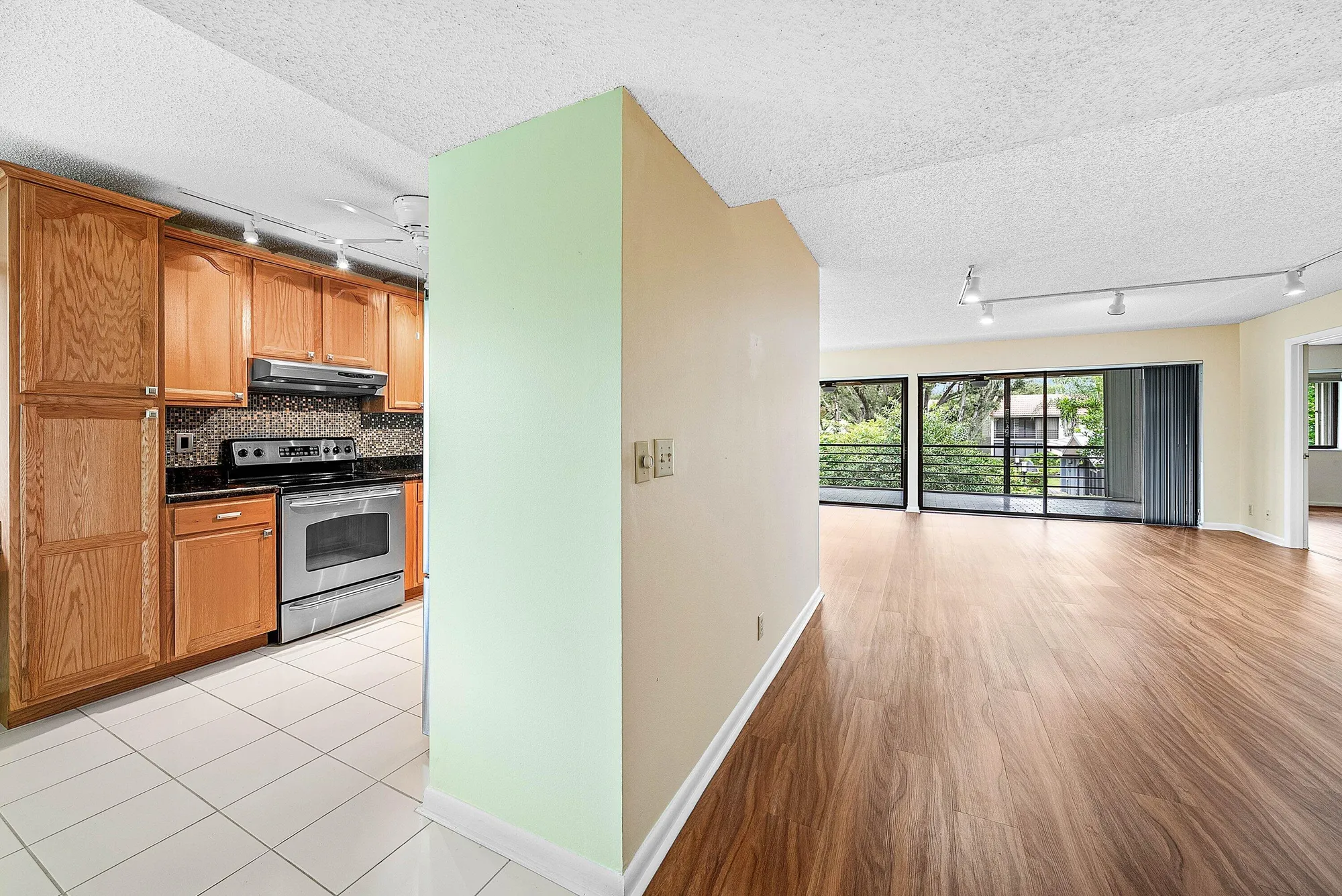 Property Slideshow image 11 of 35 | 5750 fairway park ct apt 201, Boynton Beach, FL, 33437