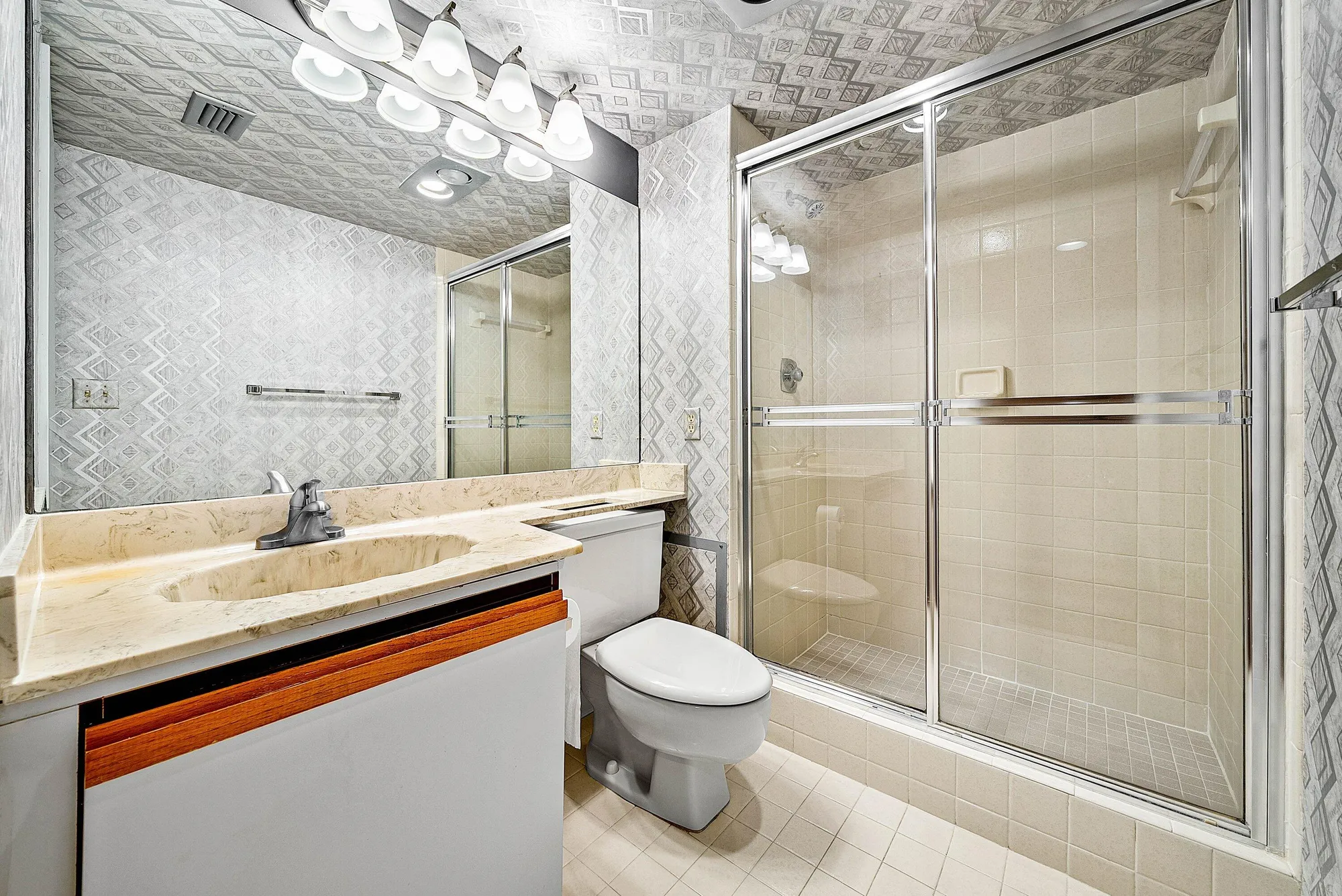 Property Slideshow image 23 of 35 | 5750 fairway park ct apt 201, Boynton Beach, FL, 33437