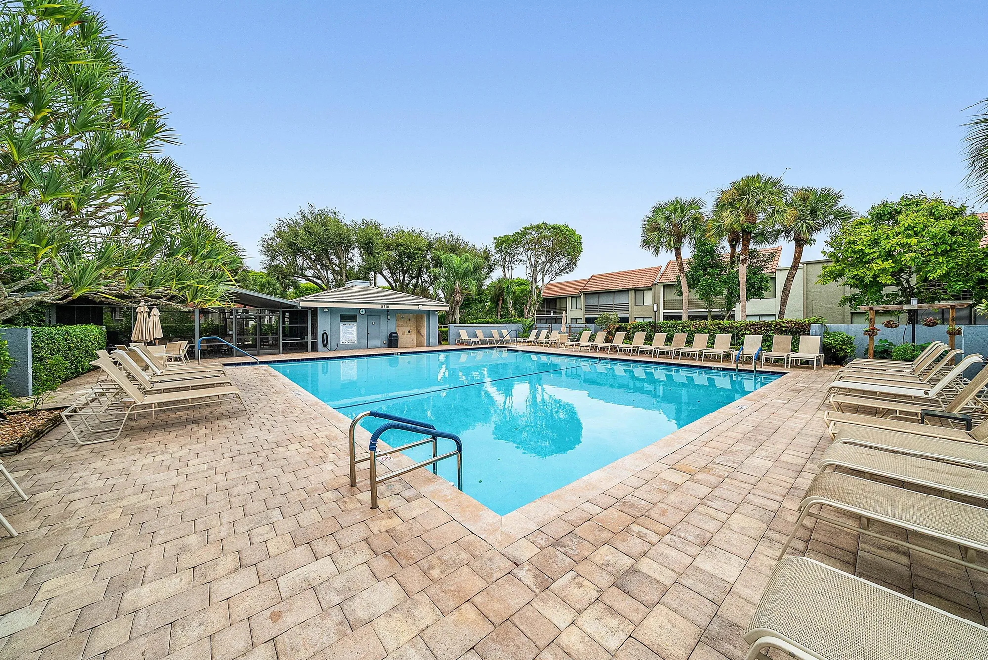 Property Slideshow image 32 of 35 | 5750 fairway park ct apt 201, Boynton Beach, FL, 33437