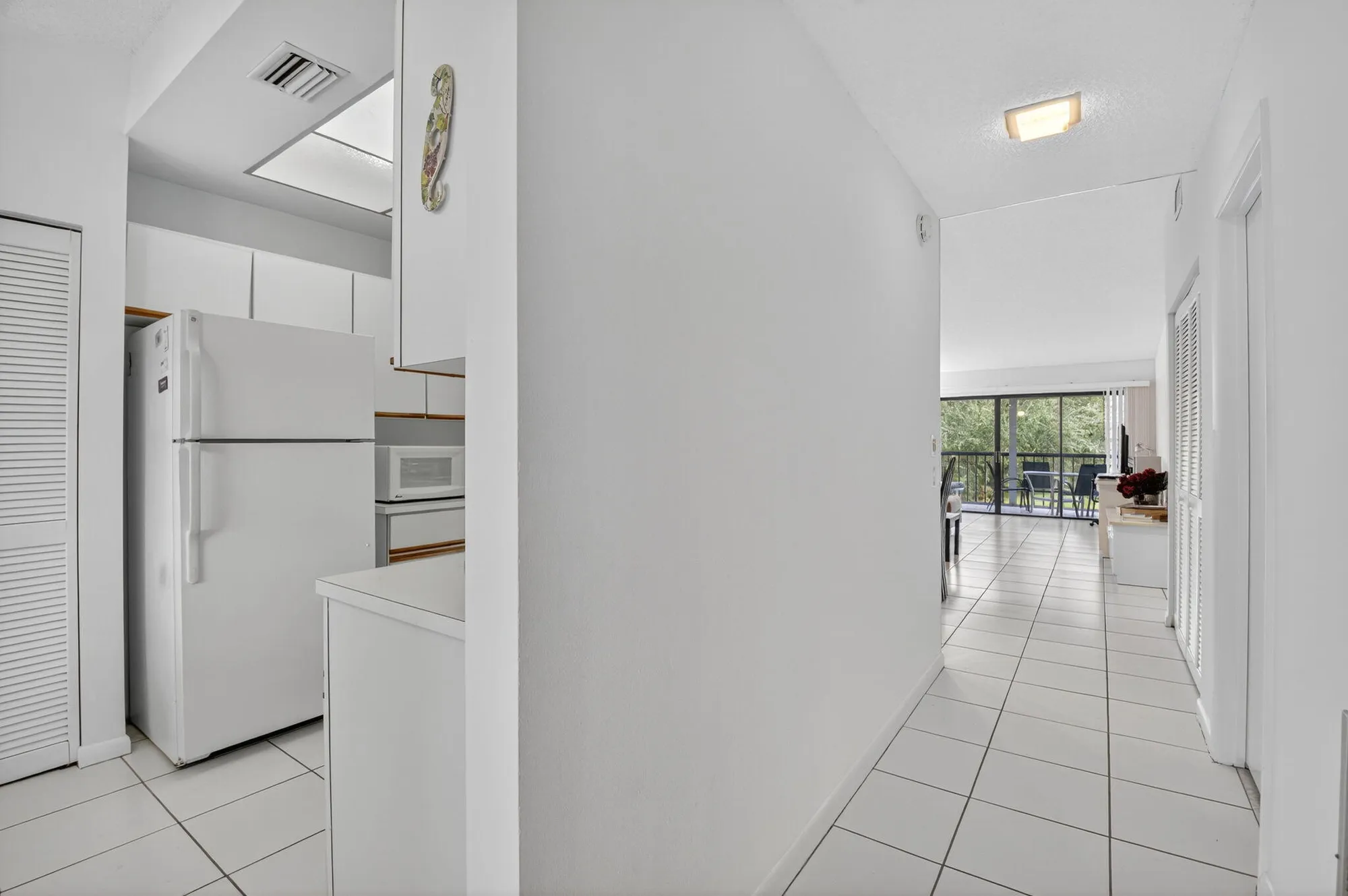Property Slideshow image 4 of 28 | 5055 oak hill ln 222, Delray Beach, FL, 33484