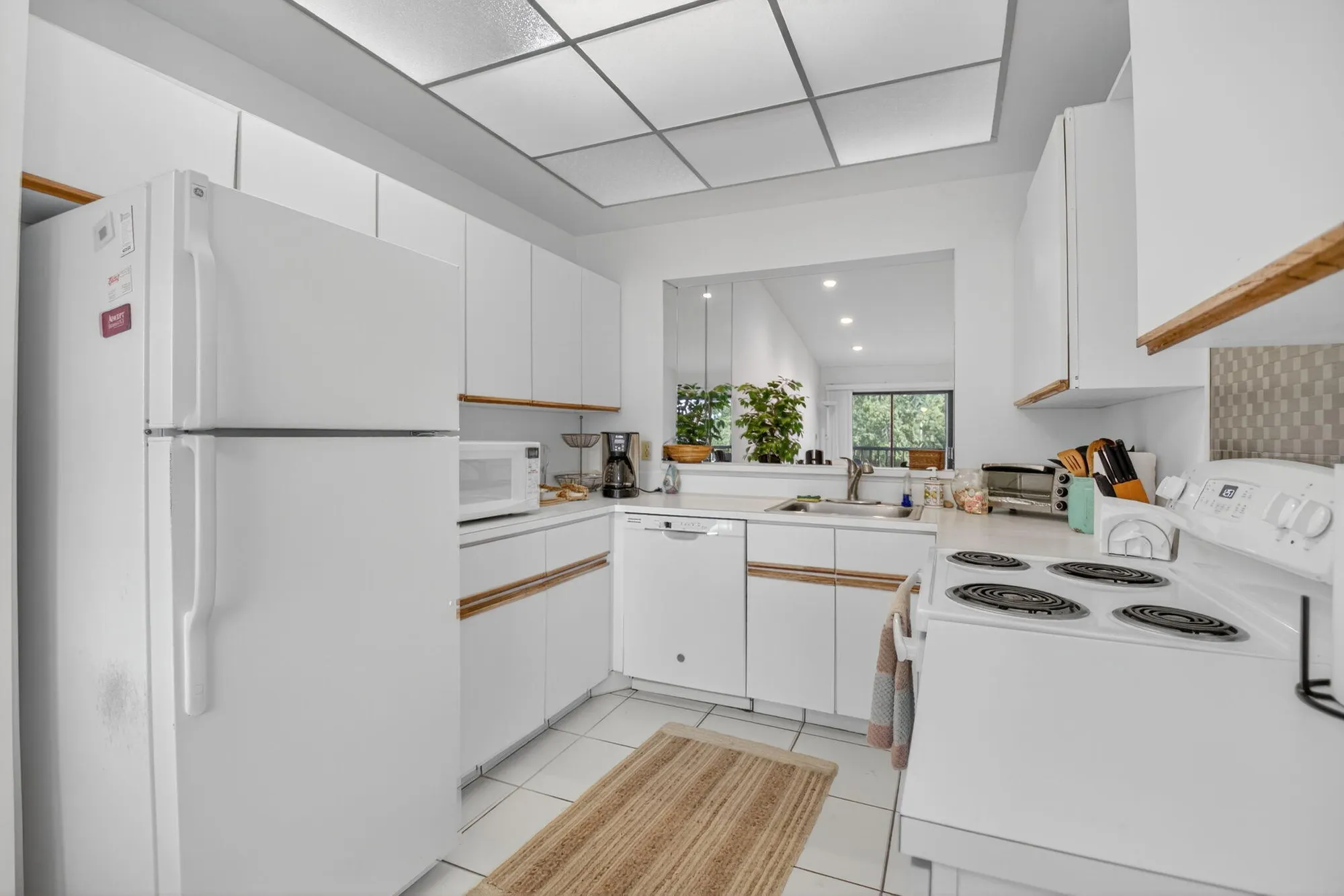 Property Slideshow image 11 of 28 | 5055 oak hill ln 222, Delray Beach, FL, 33484