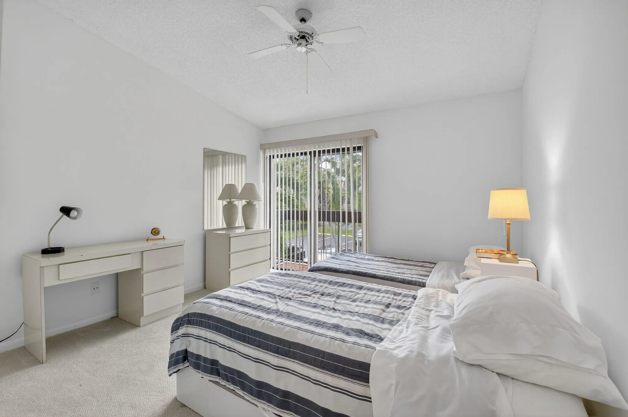 Property Slideshow image 13 of 28 | 5055 oak hill ln 222, Delray Beach, FL, 33484