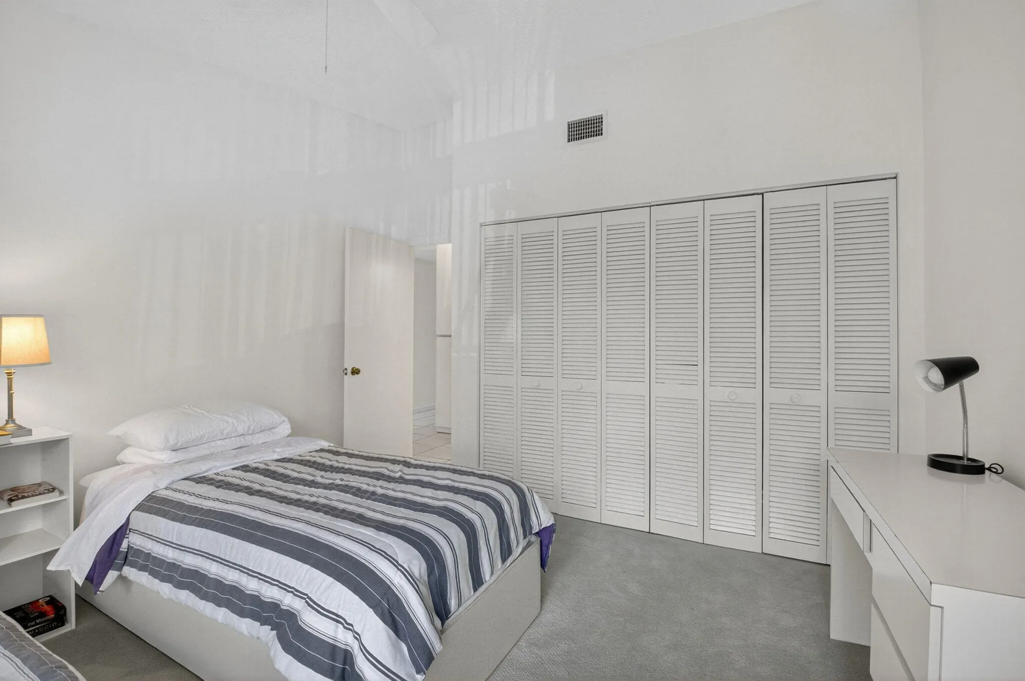 Property Slideshow image 14 of 28 | 5055 oak hill ln 222, Delray Beach, FL, 33484