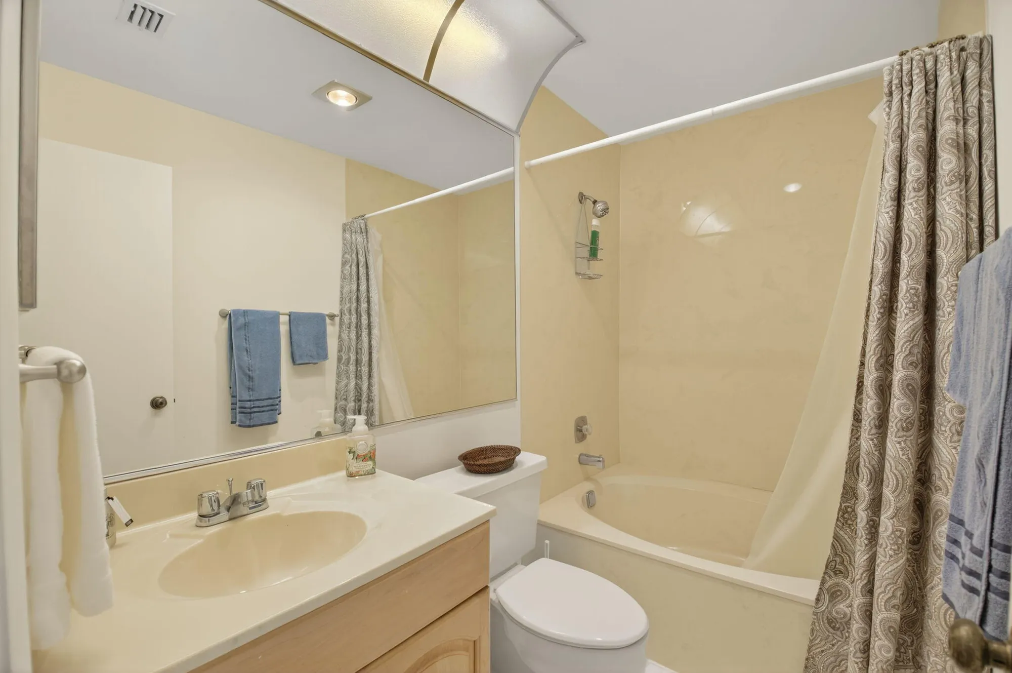 Property Slideshow image 15 of 28 | 5055 oak hill ln 222, Delray Beach, FL, 33484