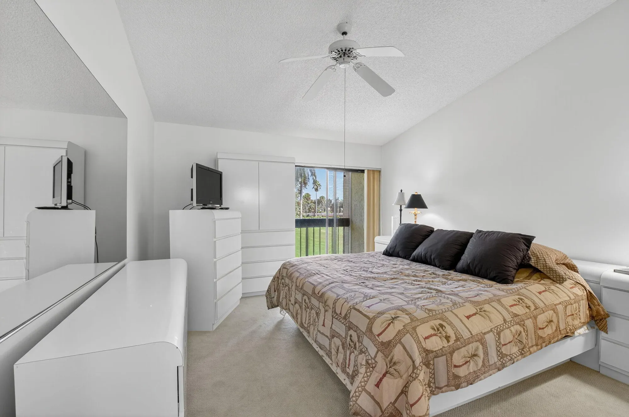 Property Slideshow image 16 of 28 | 5055 oak hill ln 222, Delray Beach, FL, 33484