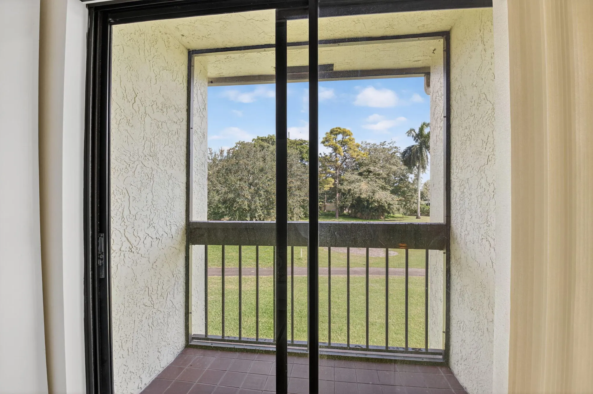 Property Slideshow image 17 of 28 | 5055 oak hill ln 222, Delray Beach, FL, 33484