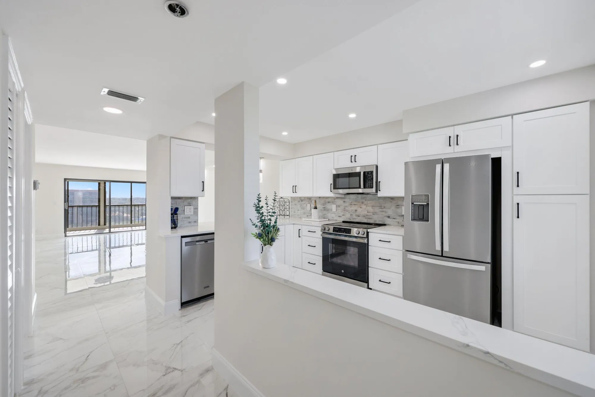Property Slideshow image 2 of 54 | 7290 kinghurst dr 709, Delray Beach, FL, 33446
