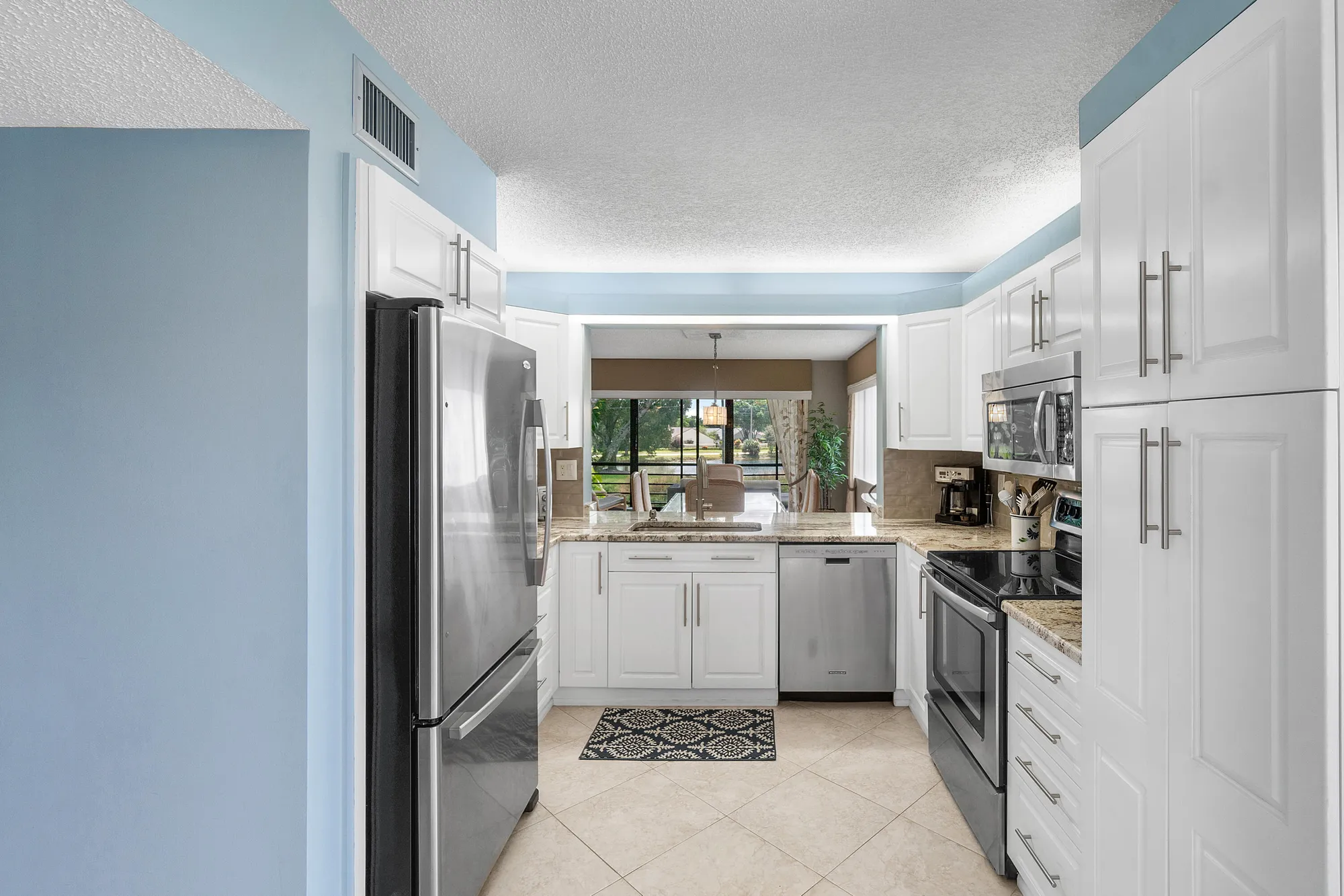 Property Slideshow image 11 of 37 | 5533 fairway park dr apt 204, Boynton Beach, FL, 33437