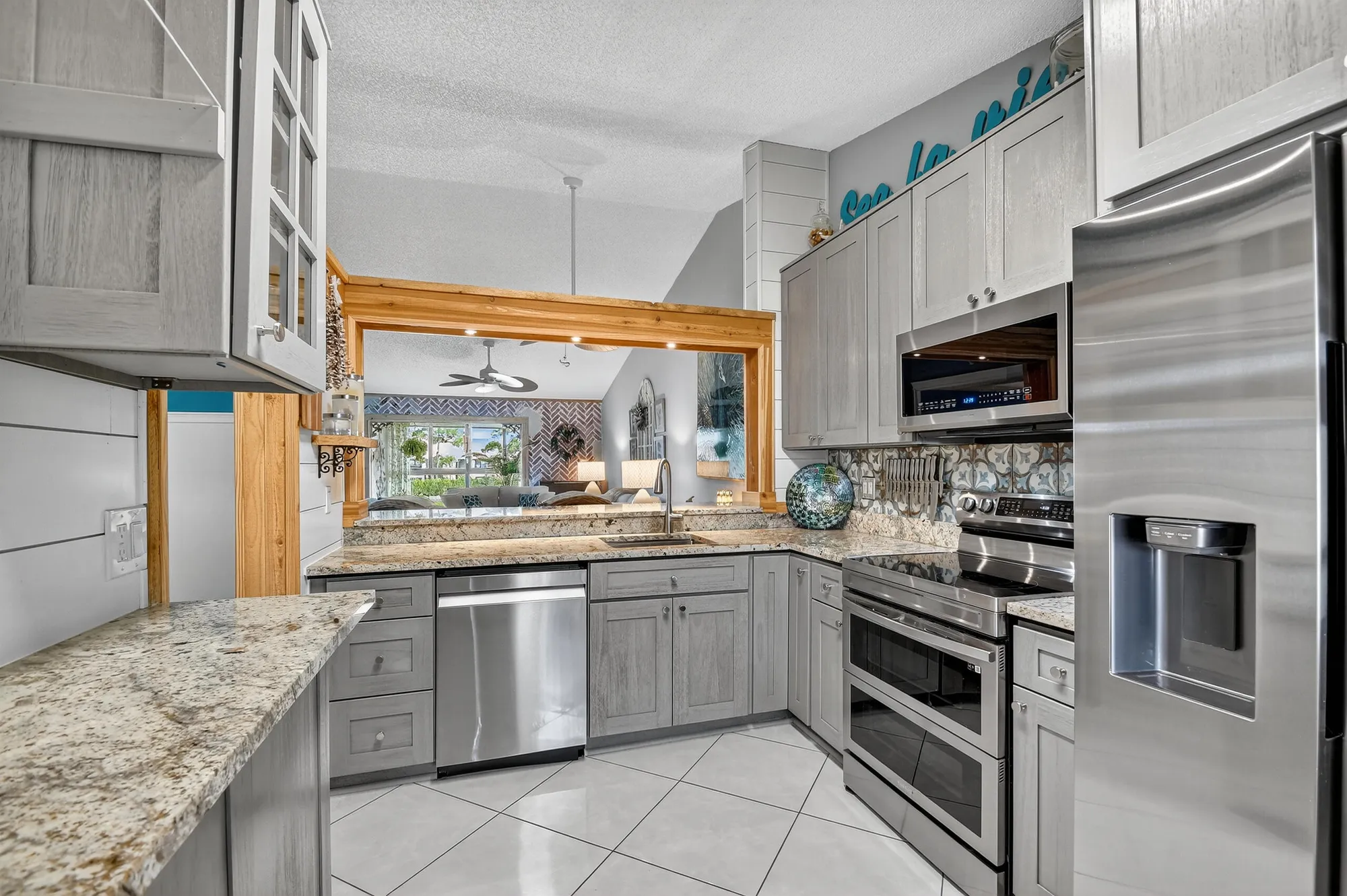 Property Slideshow image 3 of 50 | 7578 tahiti ln apt 201, Lake Worth, FL, 33467