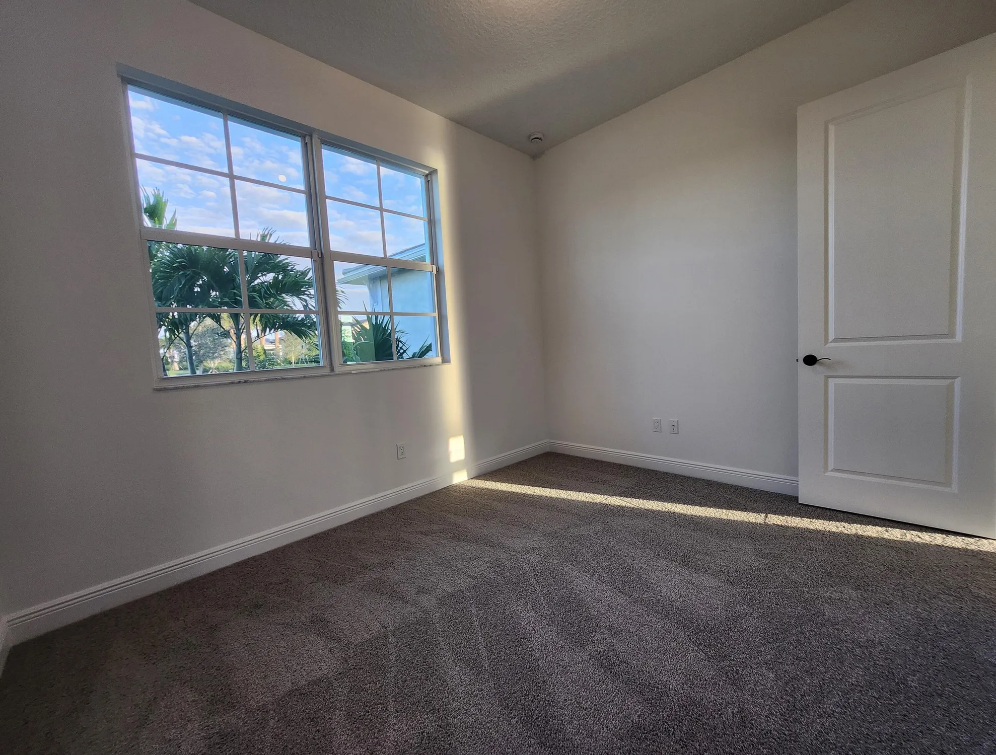 Property Slideshow image 14 of 49 | 5243 rivo alto cir, Westlake, FL, 33470